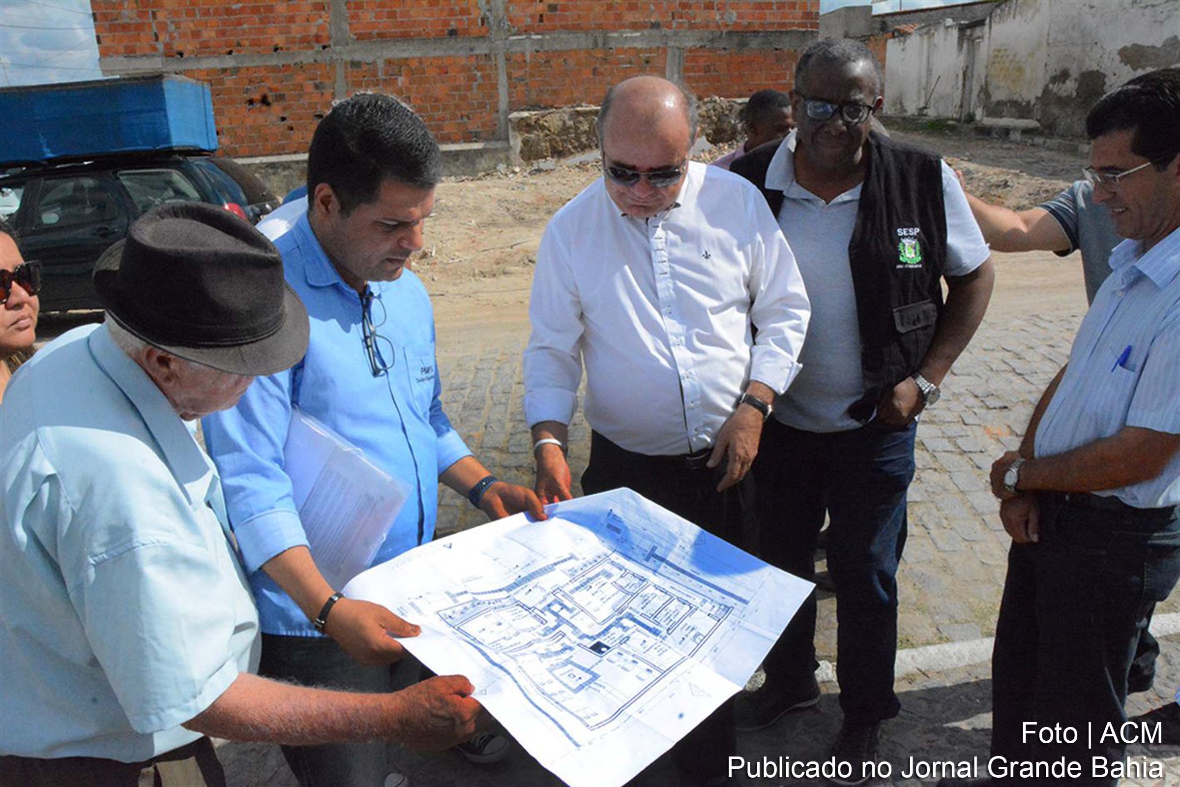 Prefeito em exercício José Carneiro Rocha anuncia ordem de serviço para construção de biblioteca no Distrito de Bonfim de Feira.