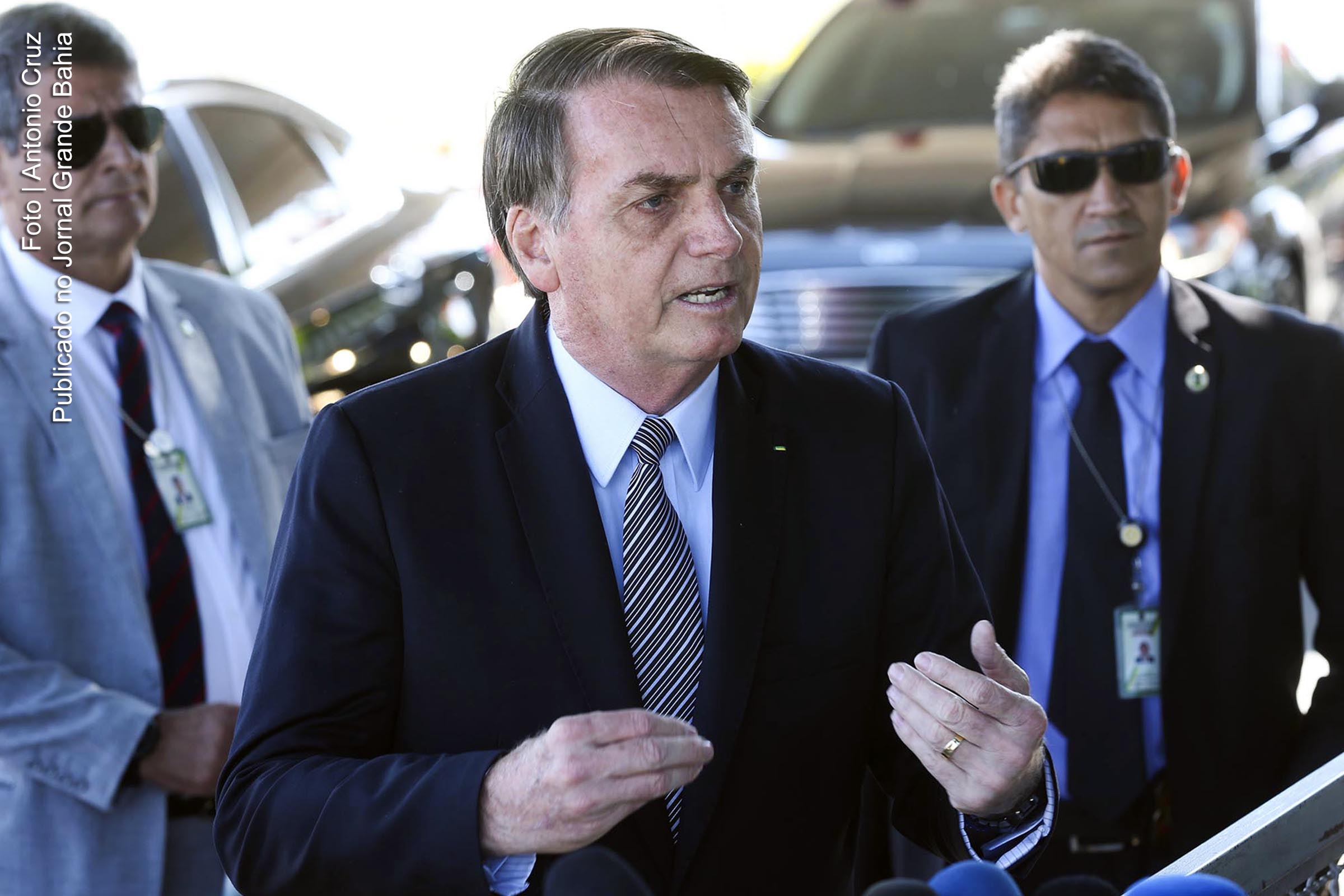 Presidente Jair Bolsonaro comenta sobre investigação da PF e crise no PSL. Extremistas de direita estão conflagrados, em decorrência de investigação sobre fraudes eleitorais no partido.