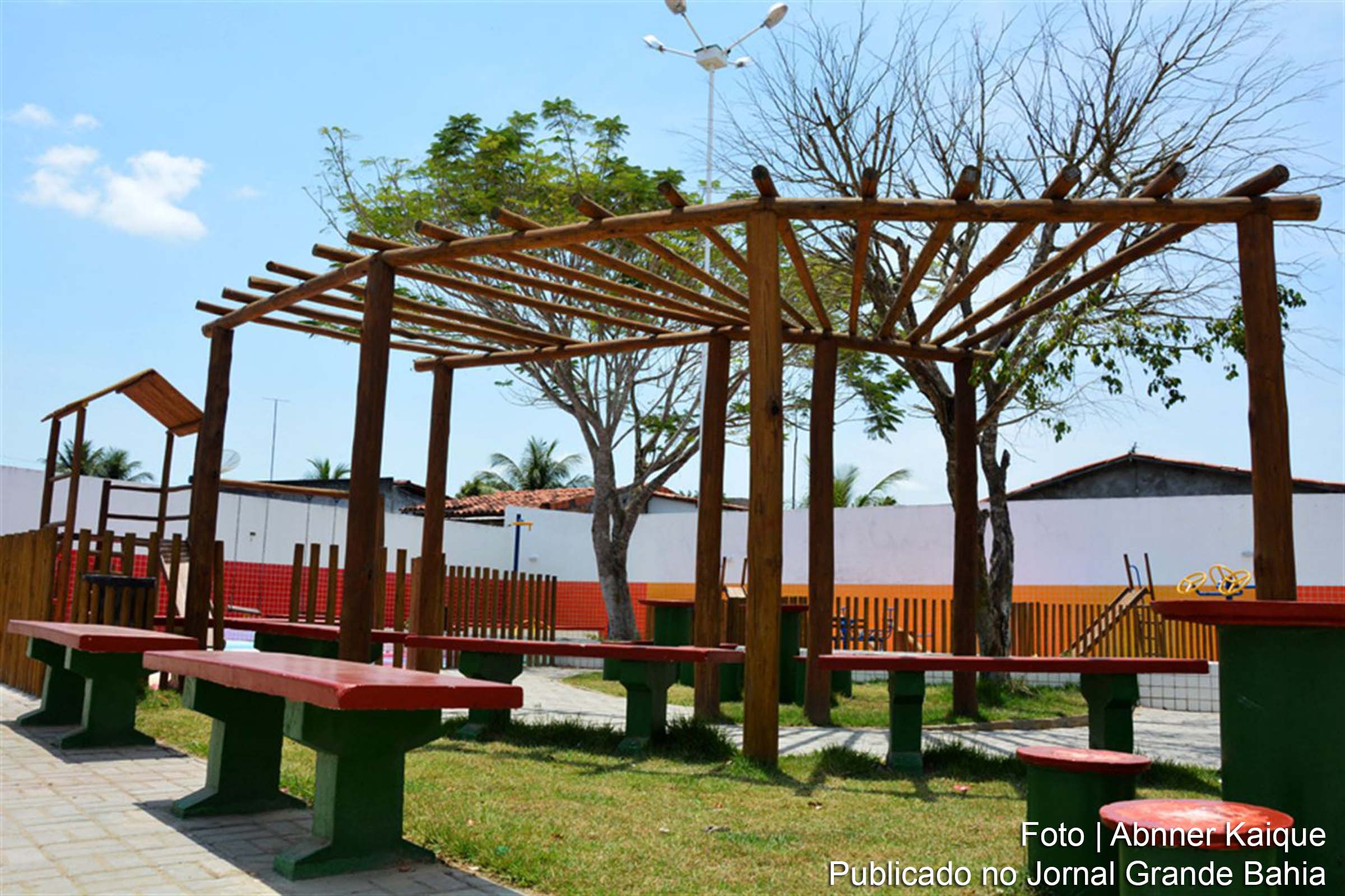 Feira de Santana: Moradores do Parque Lagoa do Subaé comemoram construção de praça