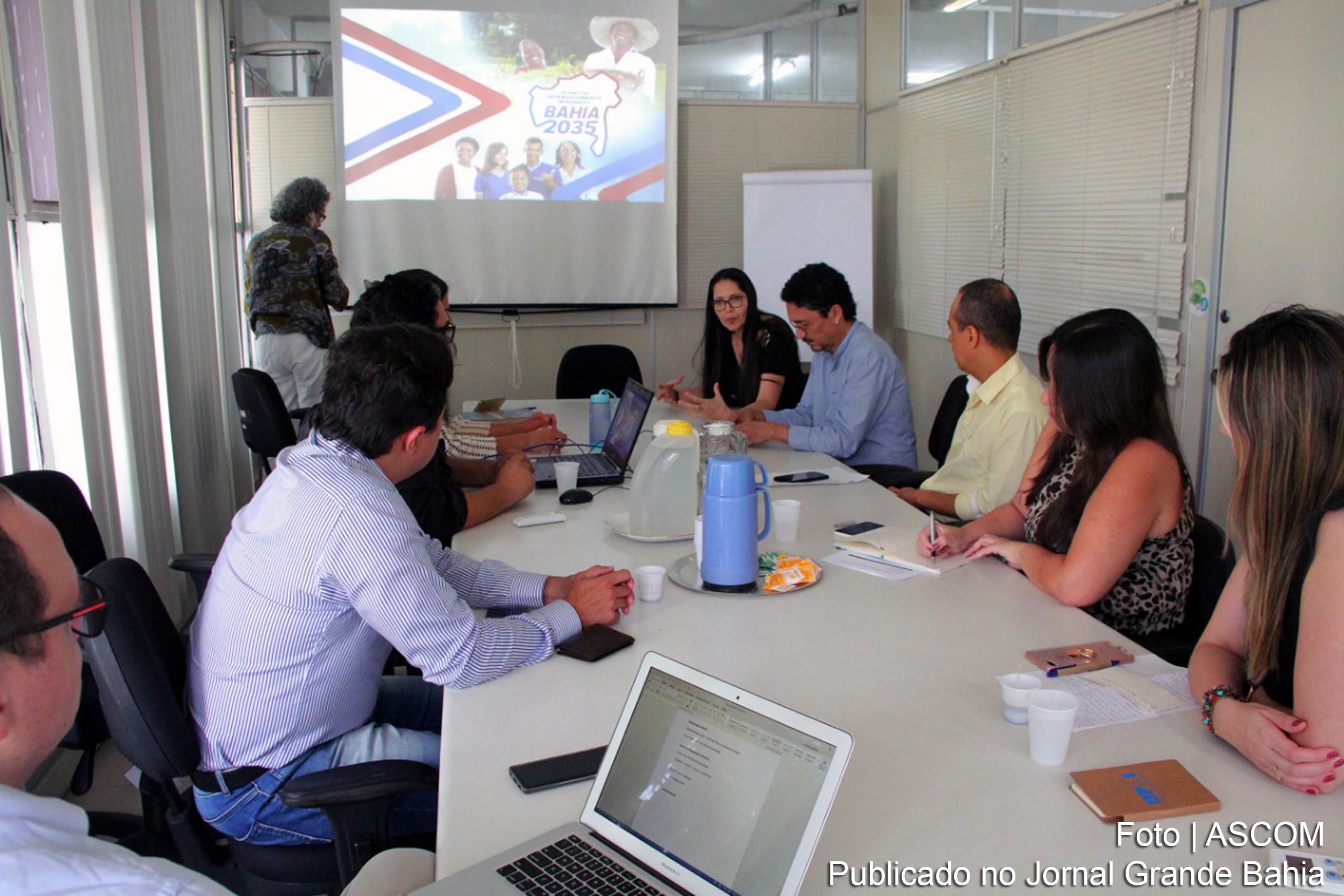 Secretaria do Planejamento da Bahia debate experiência sobre gestão estratégica com técnicos do Espírito Santo.