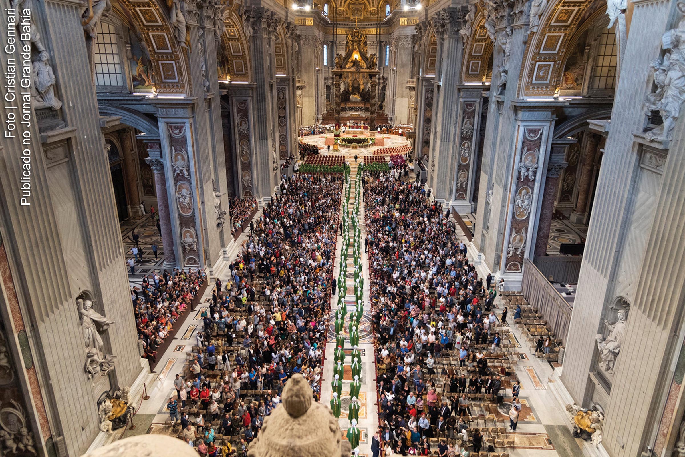 Em 6 de outubro de 2019, os bispos chegam em procissão para a missa de abertura do Sínodo dos Bispos pela Amazônia, presidida pelo Papa Francisco na Basílica de São Pedro, no Vaticano.