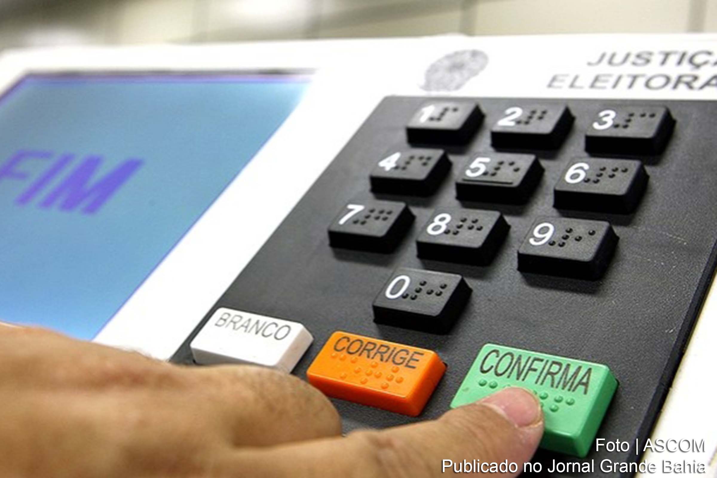 Urnas eletrônicas são utilizadas durante Eleição para Conselheiro Tutelar de Feira de Santana.