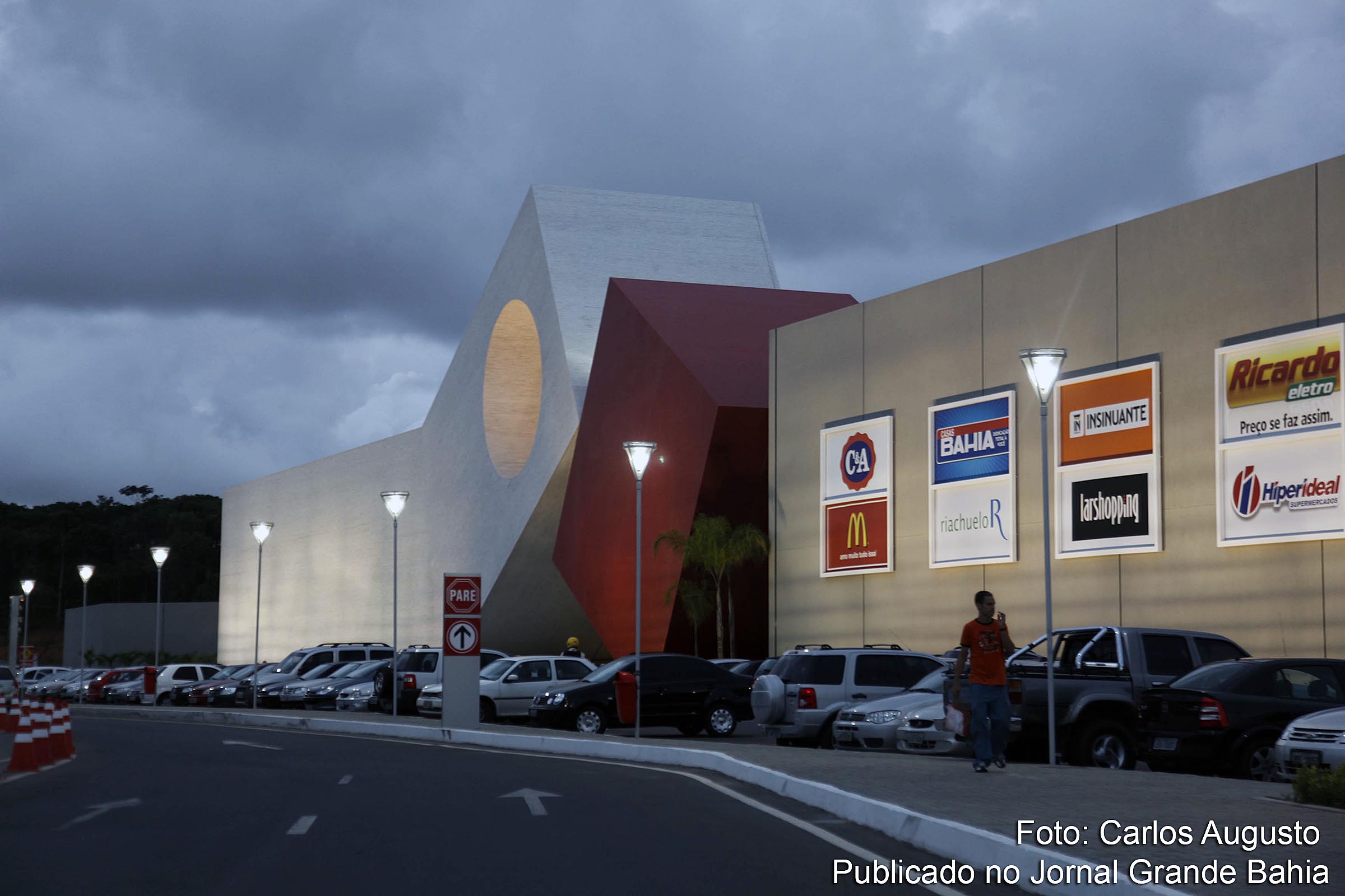 Vista panorâmica do Shopping Paralela.