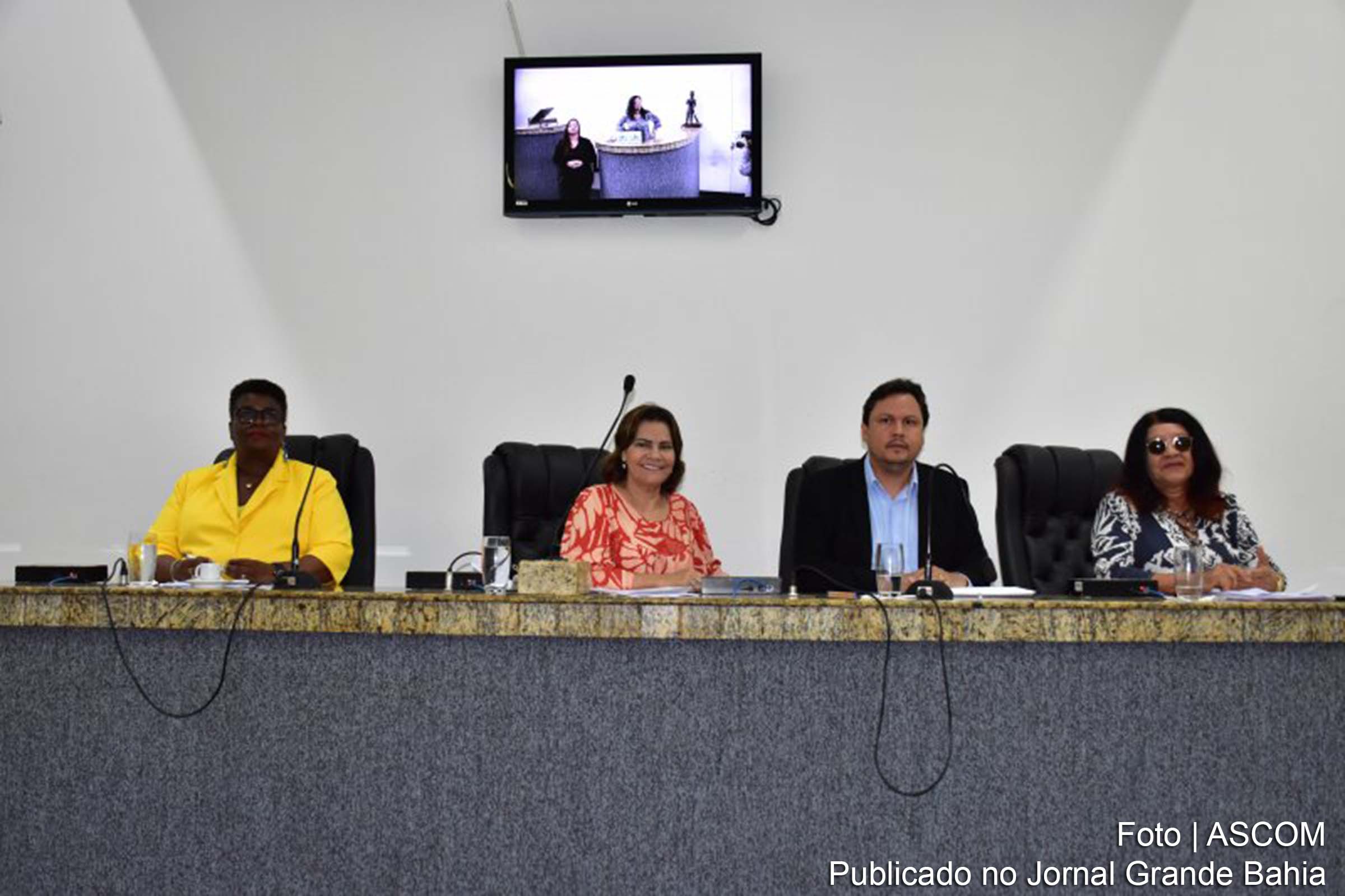 A possibilidade do fim do Fundo Nacional de Desenvolvimento da Educação Básica (FUNDEB) e a proposta de tornar o programa educacional permanente foram temas da Audiência Pública que a Câmara Municipal de Feira de Santana.