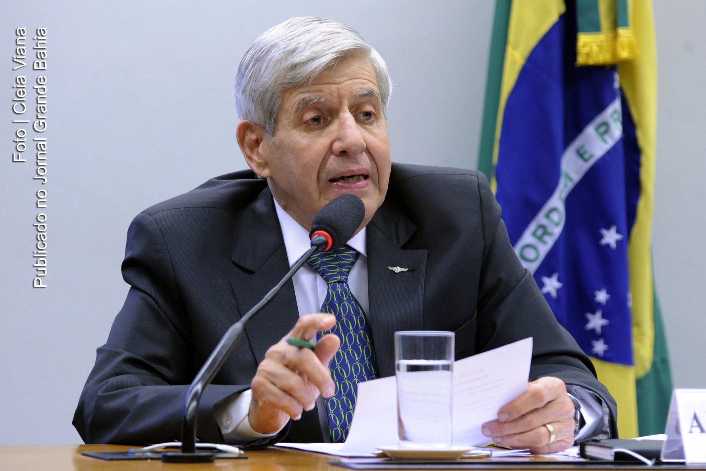 Parlamentares cobram posição do ministro de extrema-direita Augusto Heleno sobre AI-5 e perseguição do Governo Bolsonaro aos movimentos sociais e a Igreja Católica