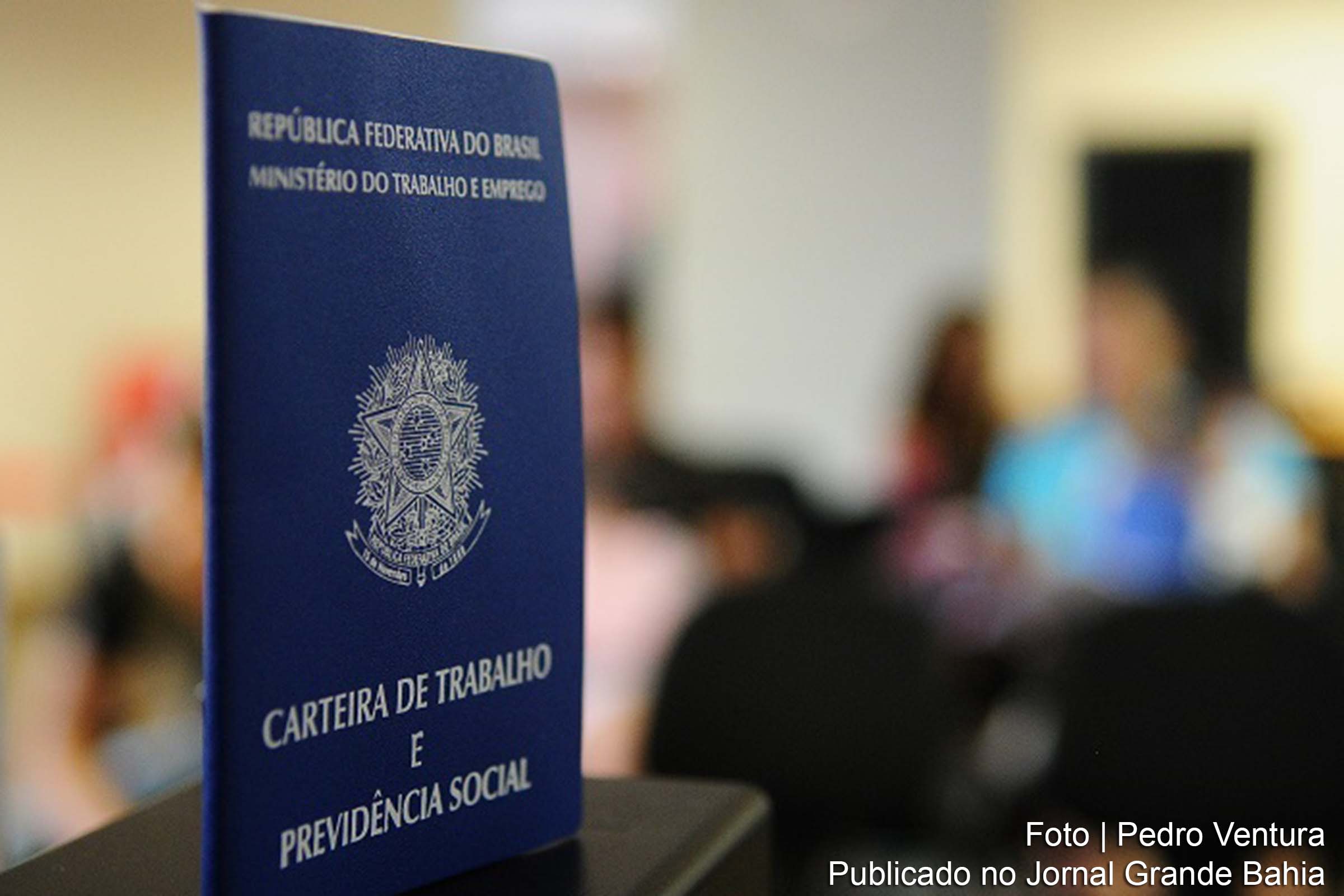 Política neoliberal de extrema-direita do Governo Bolsonaro não estimula geração de emprego formal e Brasil apresenta elevado índice de desemprego, com acentuado crescimento da informalidade e do subemprego.