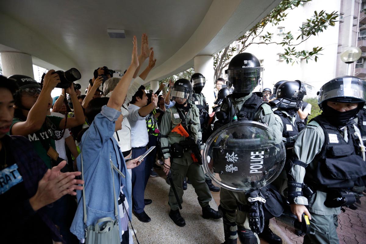 China pede leis de segurança severas para acabar com protestos em Hong Kong.