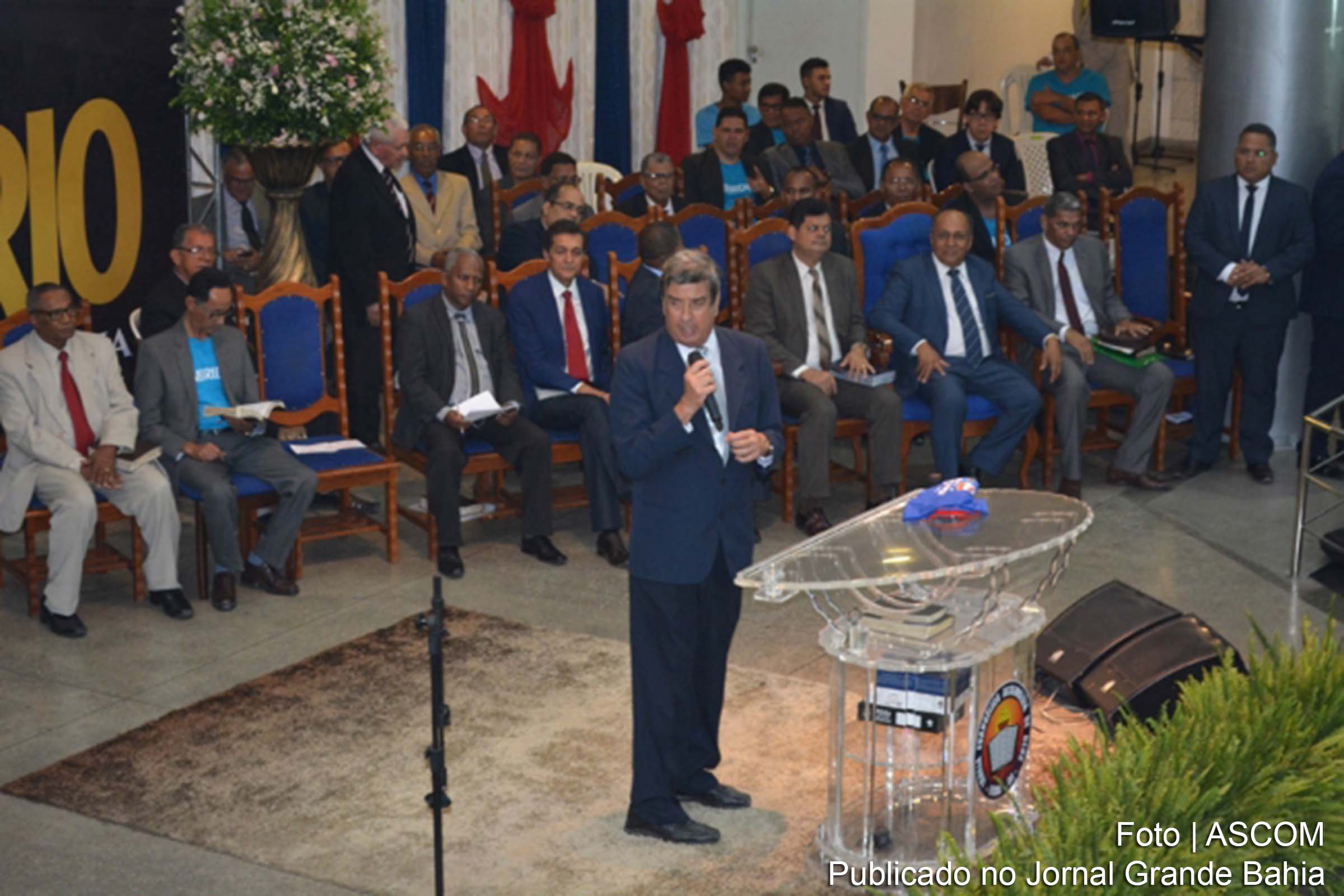 Prefeito Colbert Martins Filho durante comemoração pelo centenário da igreja assembleia de Deus.