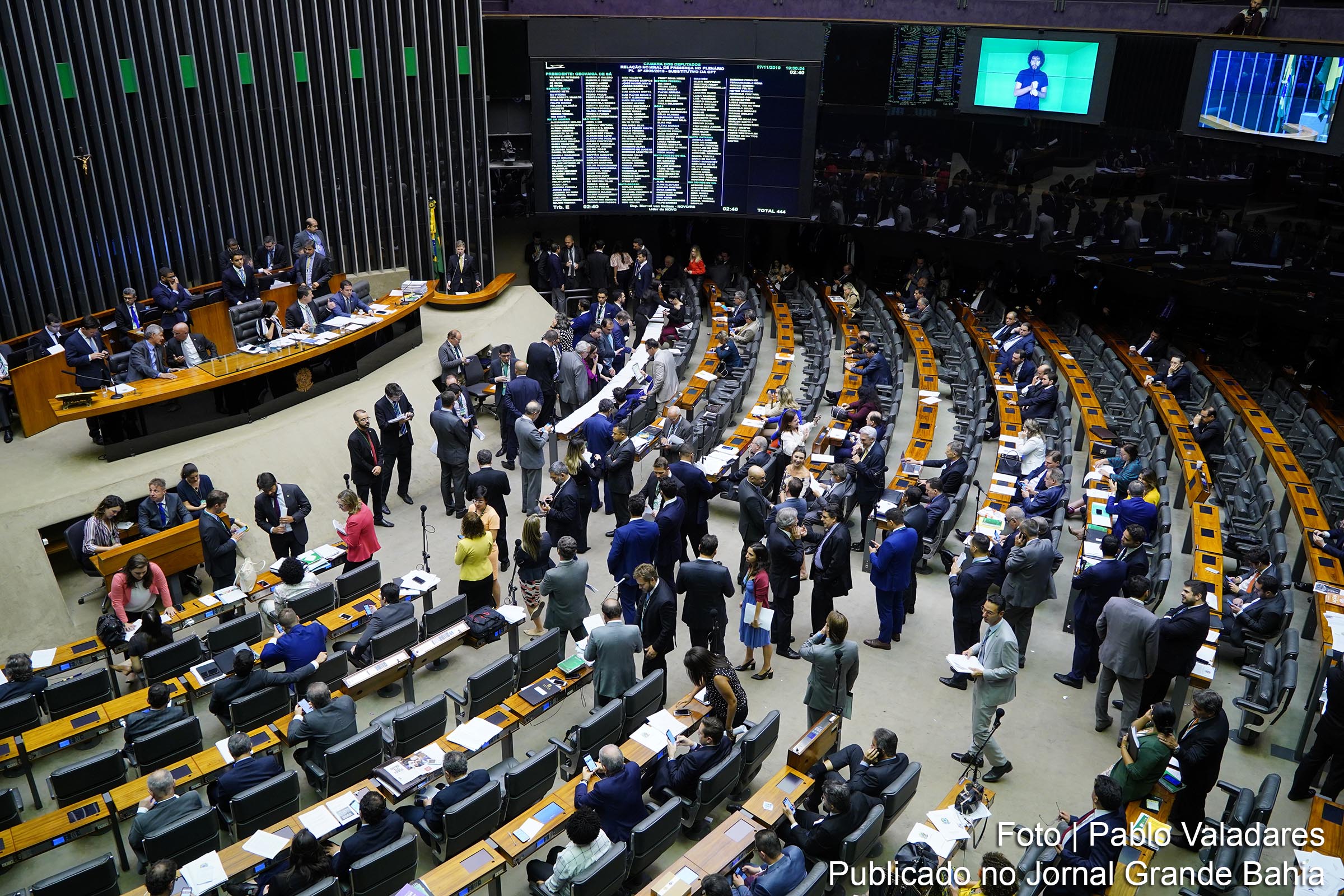 Deputados aprovaram previsão de benefício fiscal para clube que virar empresa.
