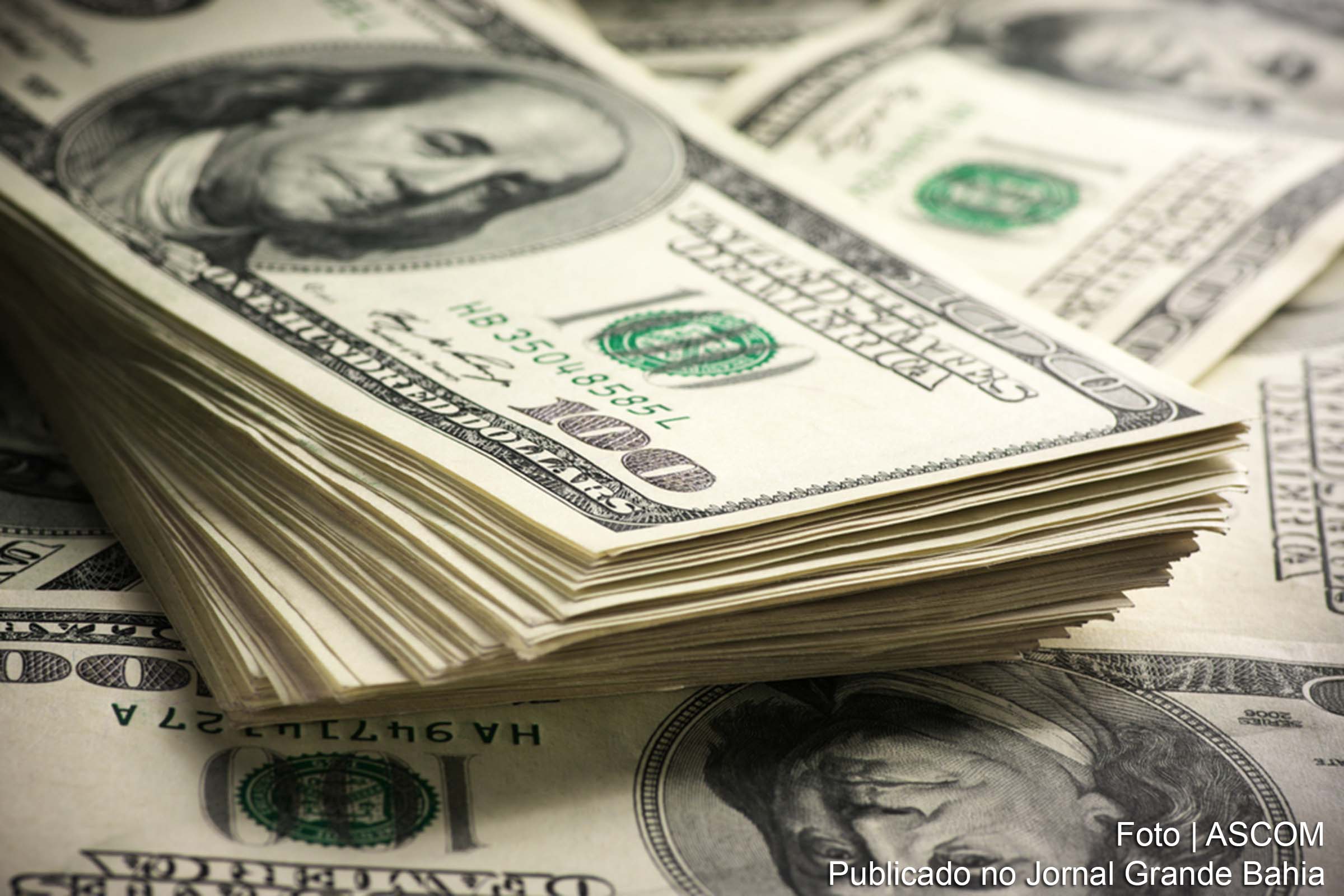 Dólar é cotado a RS$ 4,26, nesta terça-feira (26/11/219). Investidores se retraem com a política econômica neoliberal do Governo Bolsonaro.