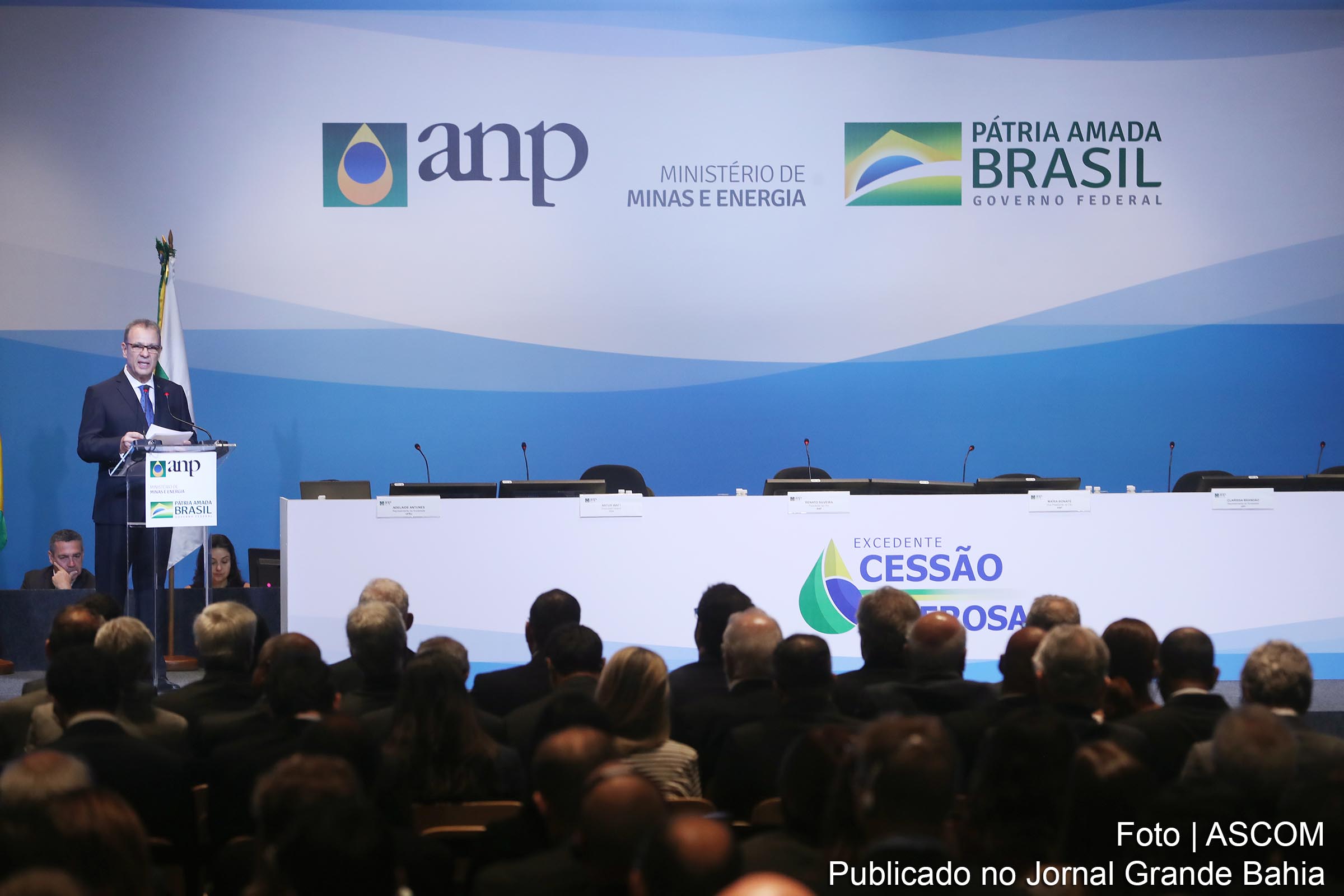 Governo Bolsonaro fracassa em vender área petrolíferas da camada do pré-sal.