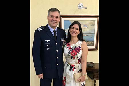 O coronel Aviador Ivan Lucas Karpisnchin e Regina entre os homenageados do QUEM É QUEM, na festa do Palacete Froes da Mota, em Feira de Santana.