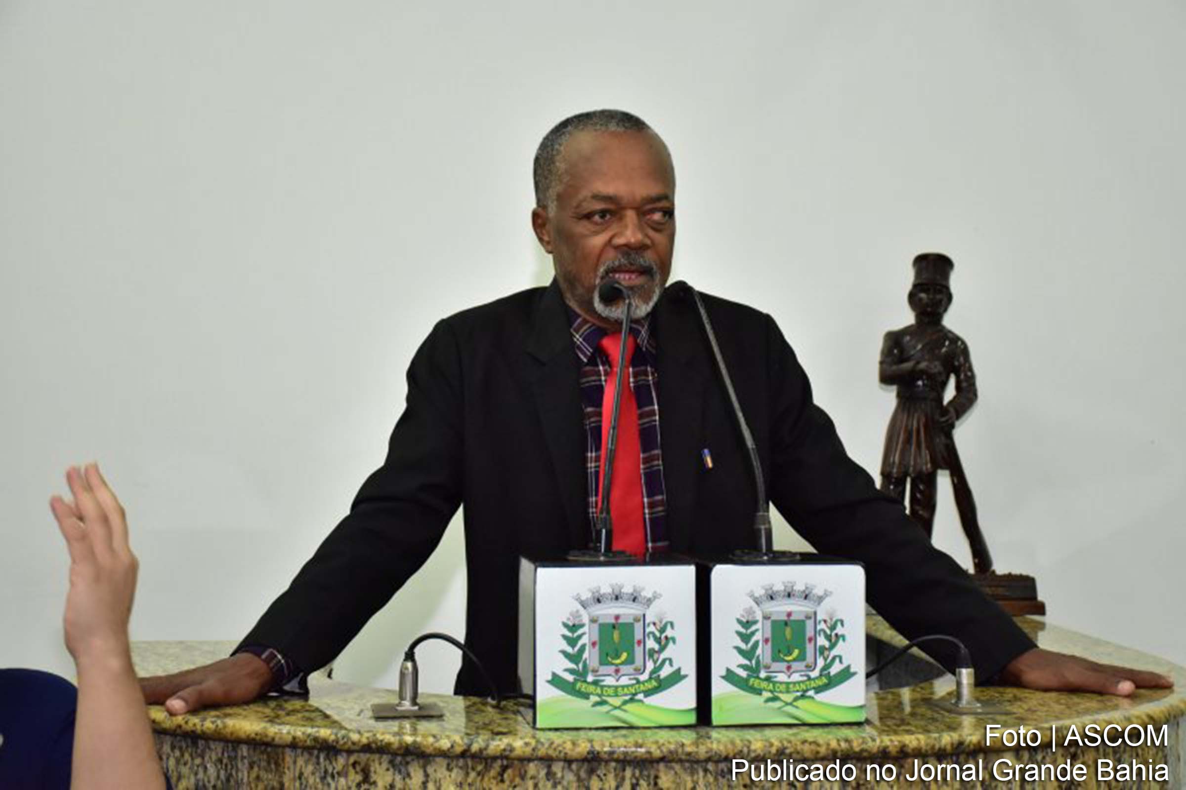 João dos Santos (João Bililiu): peço a Deus que o Governo do Estado, junto com o Governo Municipal daquela cidade, faça seu verdadeiro trabalho de ressarcir os danos causados pela chuva.