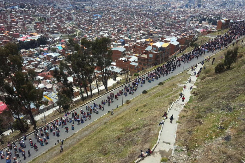 Manifestações contra a nova presidente provisória da Bolívia.