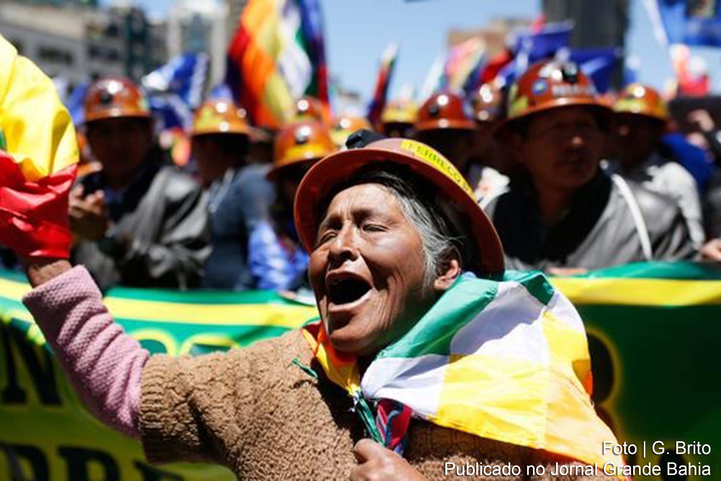 Manifestante pró-Morales - protestos levaram milhares de pessoas às ruas da Bolívia.