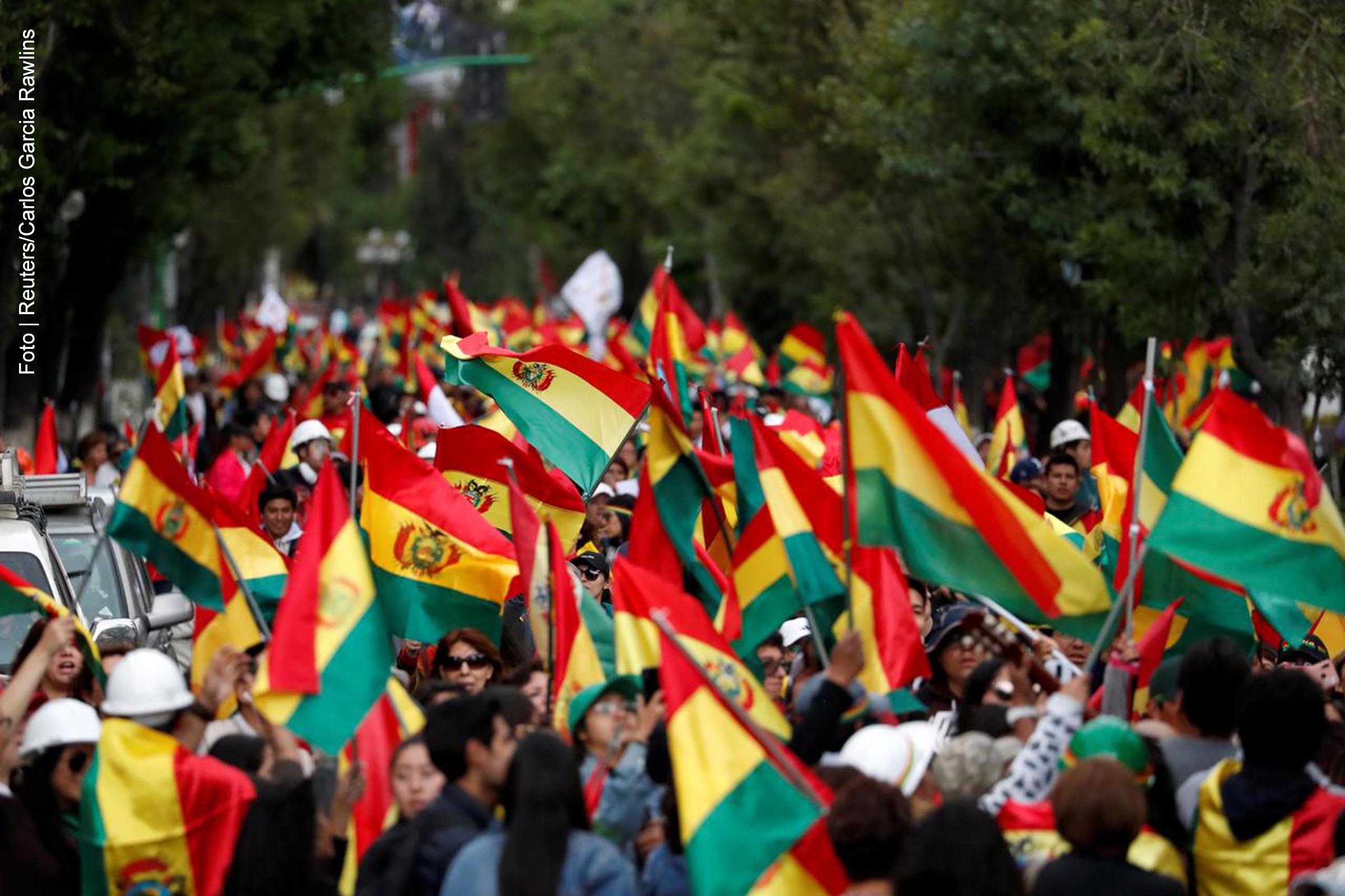 Renúncia de Evo Morales deixa vácuo político e provoca noite de violência na Bolívia