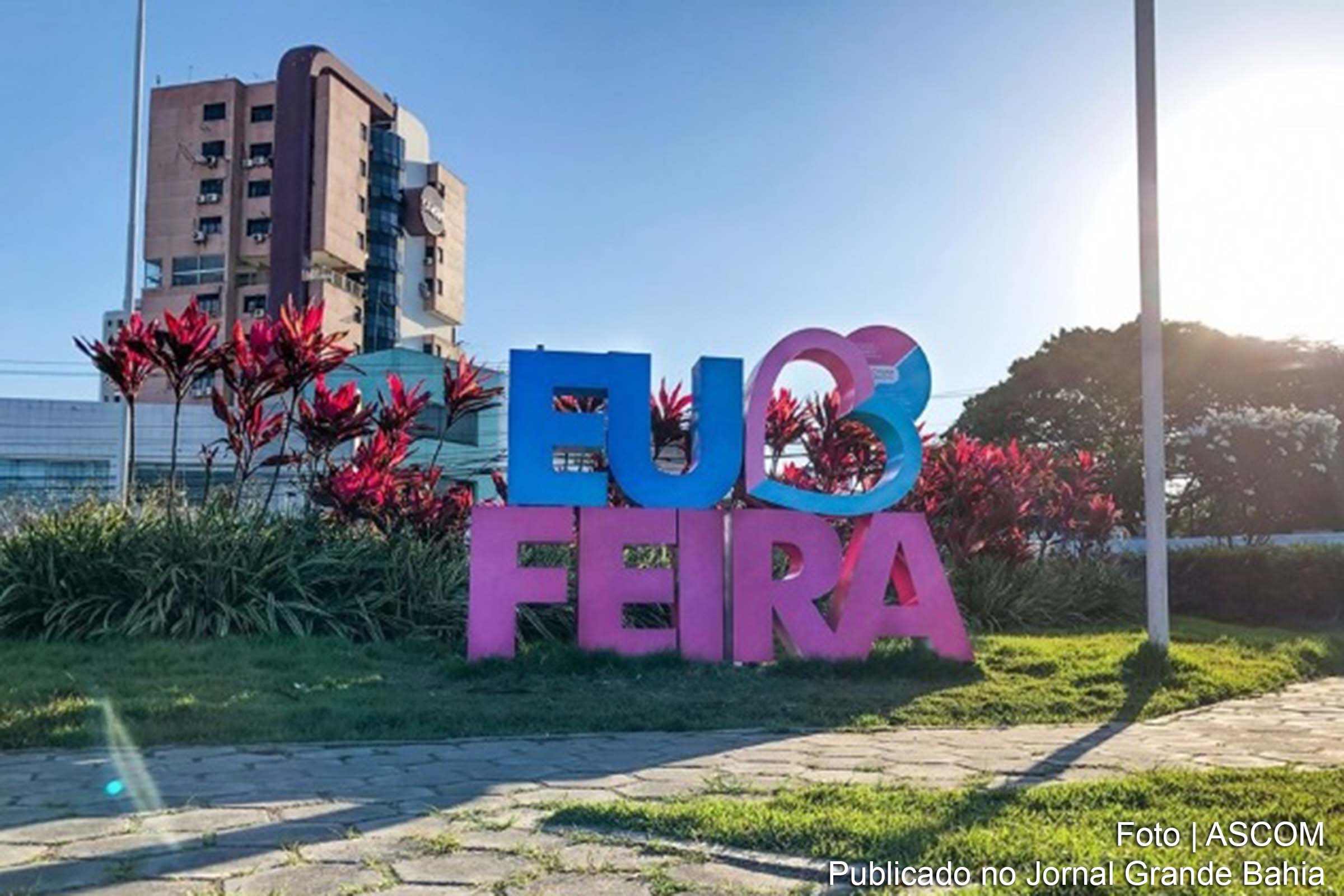 Monumento 'Eu amo Feira de Santana' recebe tema sobre campanhas de prevenção aos cânceres de mama e próstata.