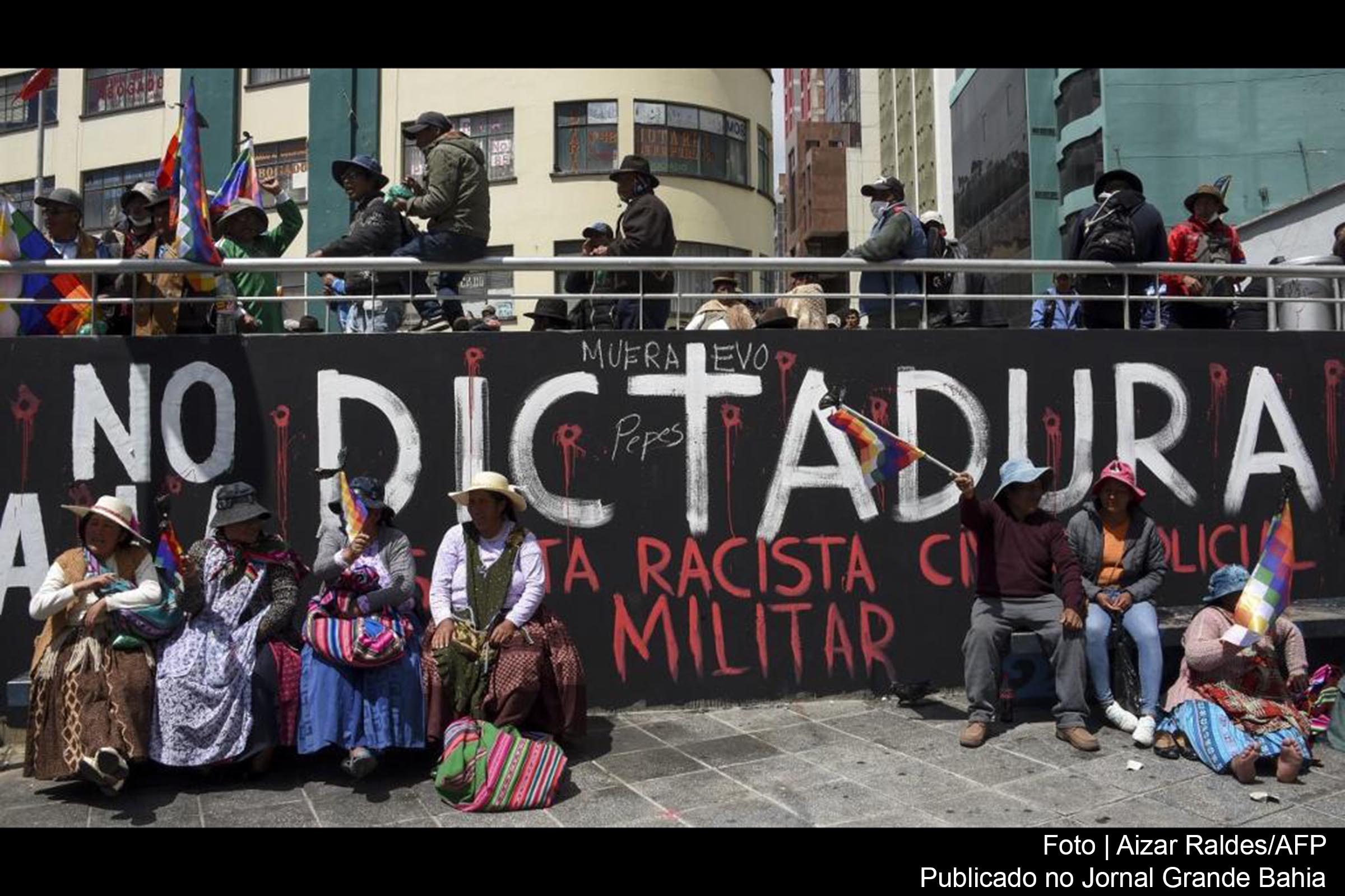 Partidários do ex-presidente Evo Morales se manifestam nas ruas de La Paz.