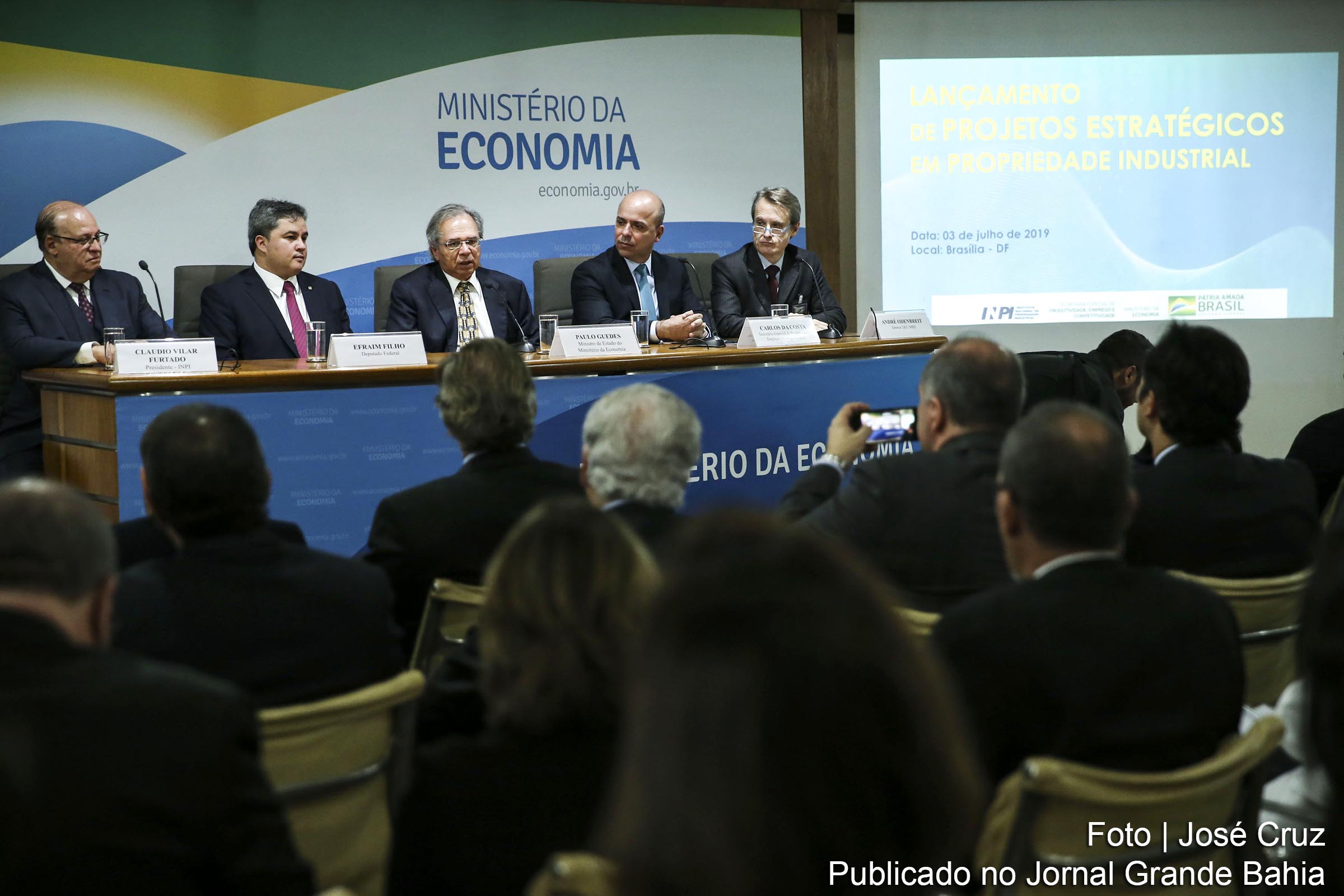 PEC Emergencial estabelece gatilho para corte de gastos públicos; Governo Bolsonaro adota novas medidas neoliberais restritivas