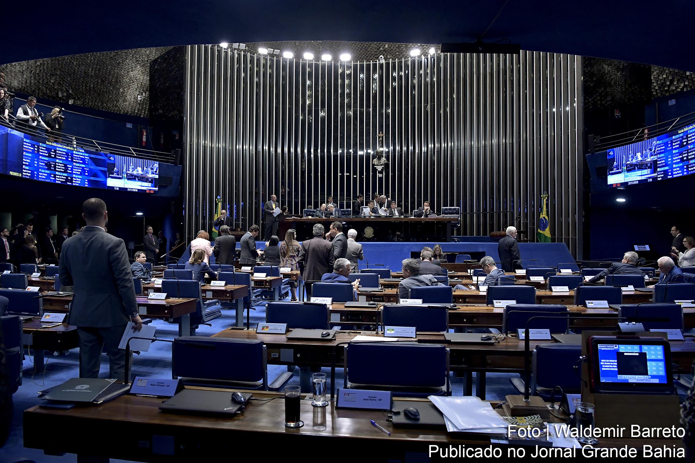 Plenário do Senado Federal aprova Programa Médicos.