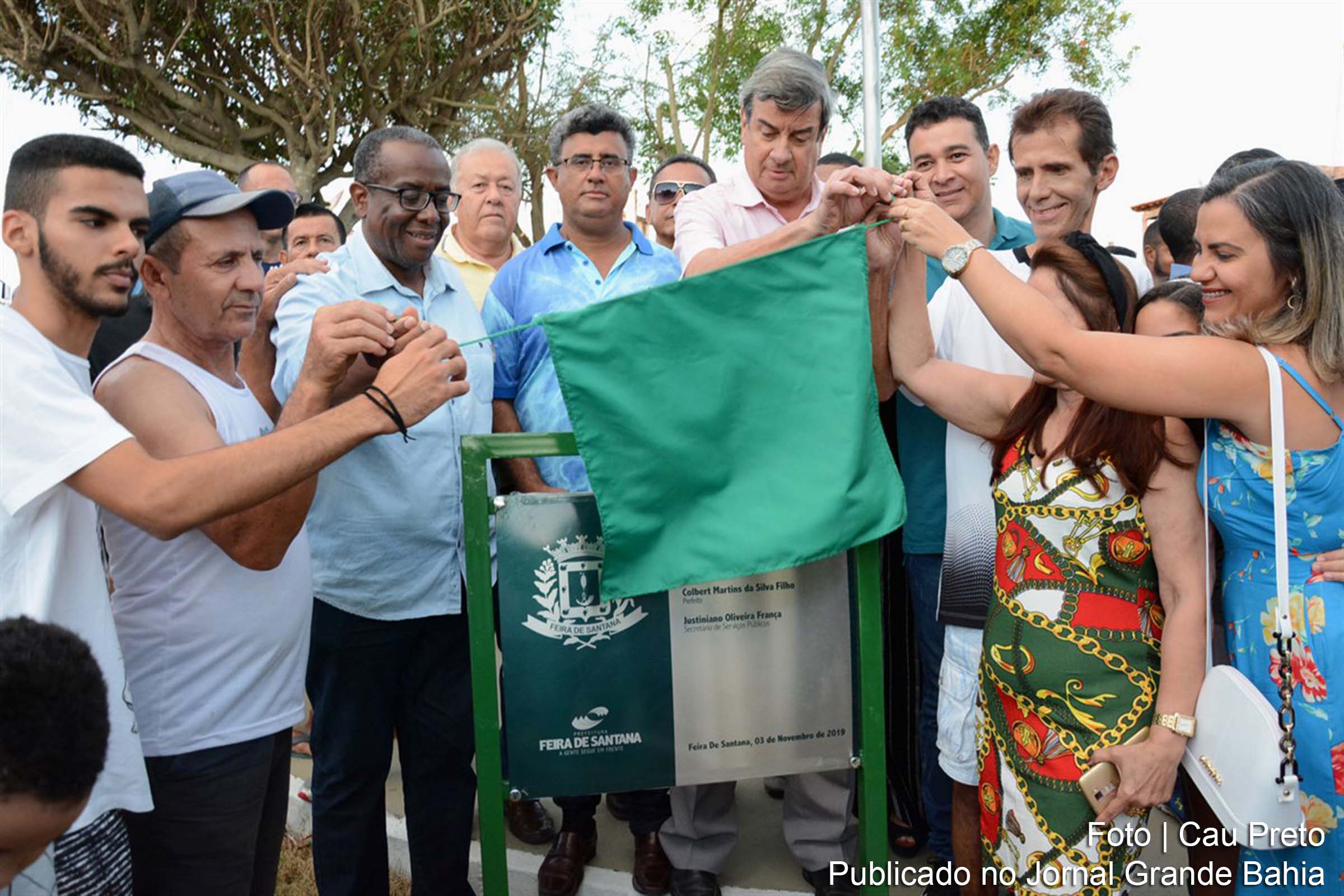 Prefeito Colbert Martins Filho durante inauguração da praça Maria Leão do Nascimento no Bairro Jardim Cruzeiro.