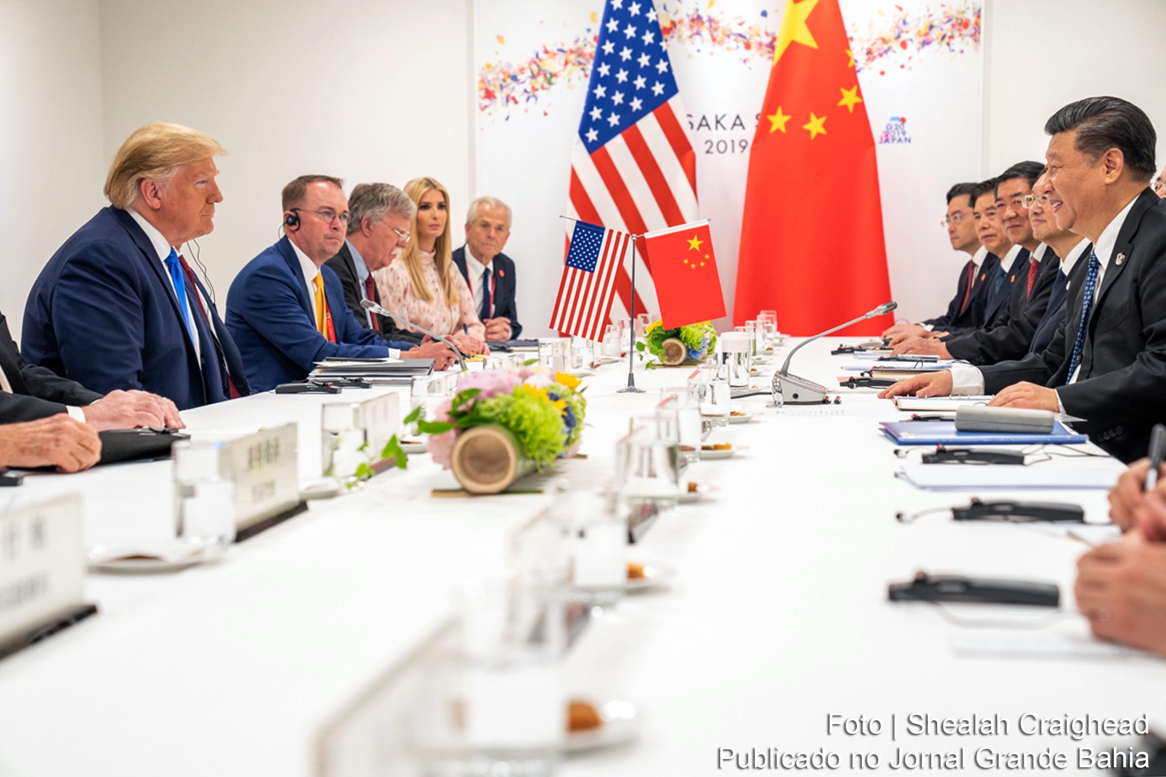 O presidente Donald J. Trump se une a Xi Jinping, presidente da República Popular da China, em sua reunião bilateral no sábado, 29 de junho de 2019, na Cúpula do G20 no Japão em Osaka, Japão.