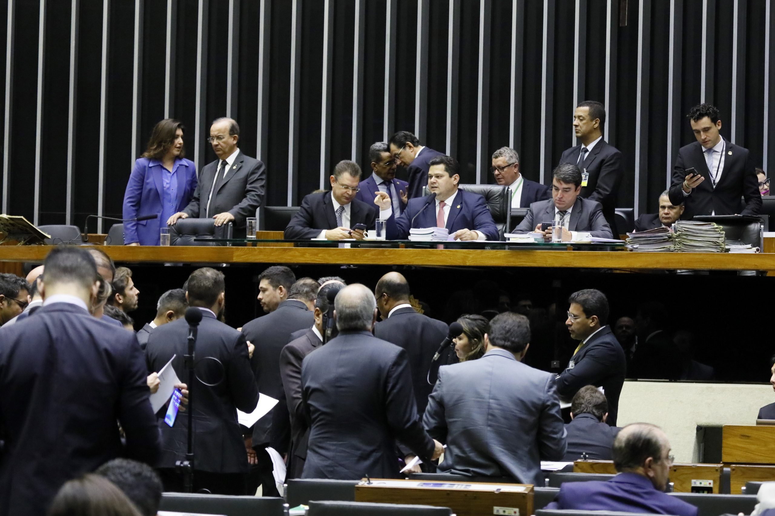 Congresso Nacional decidiu retomar diversos pontos vetados do projeto de lei que alterou as regras sobre eleições. Foi retomado dispositivo sobre a definição de verbas do fundo eleitoral.