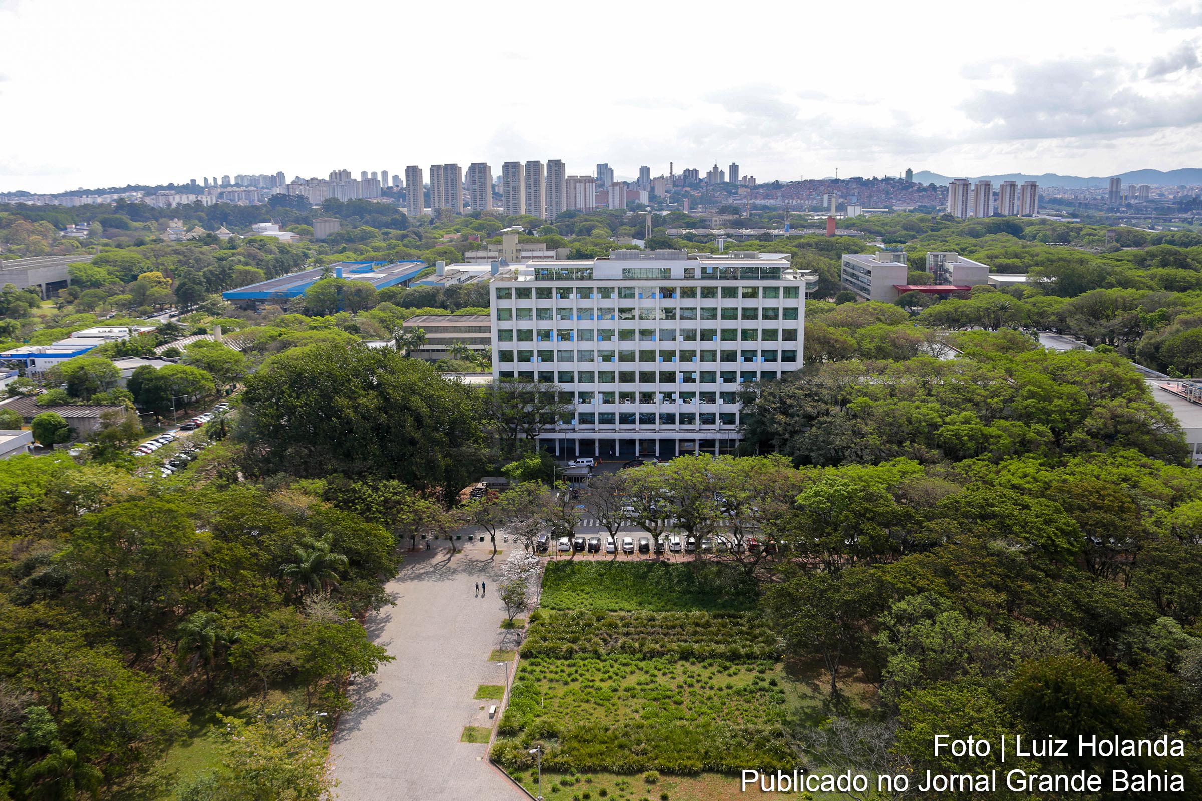 Vista aérea da reitoria da USP.
