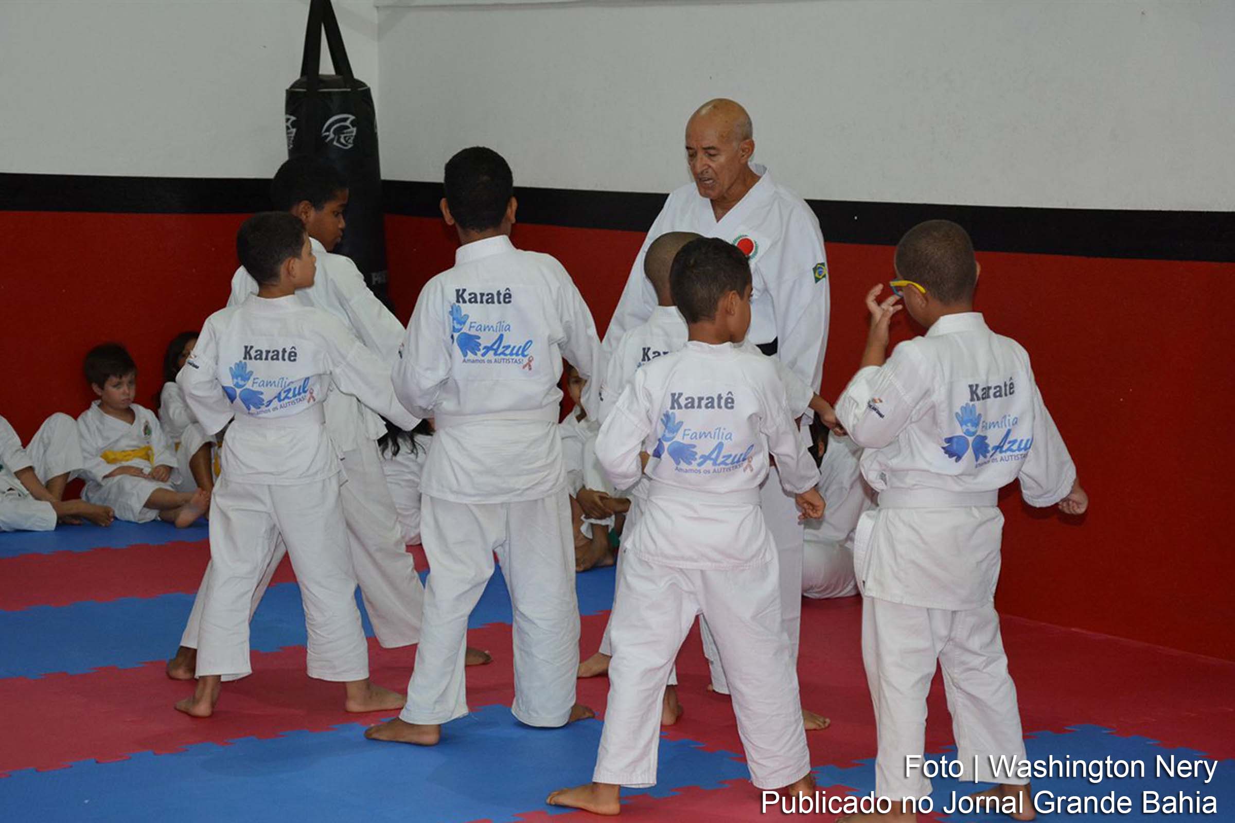 Portadores de necessidades especiais, autistas de Feira de Santana evoluem com aulas de caratê.