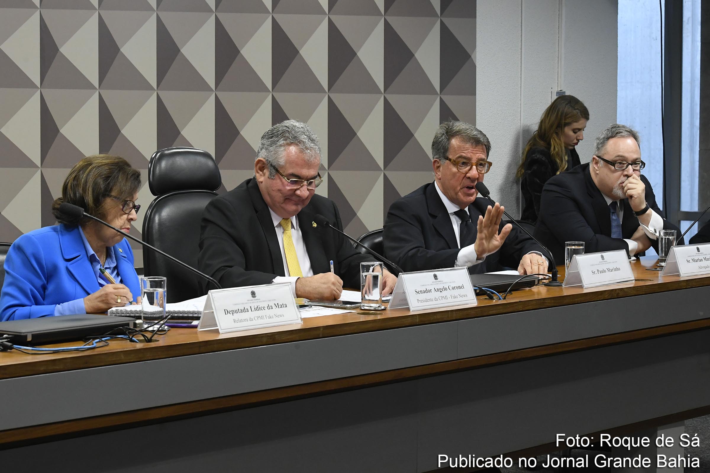 O empresário Paulo Marinho (3º da direita) falou nesta terça (10/12/2019) à CPMI das Fake News e confirmou que a sua residência abrigou integrantes da campanha, mas ressaltou que estavam envolvidos apenas com a comunicação oficial do PSL.