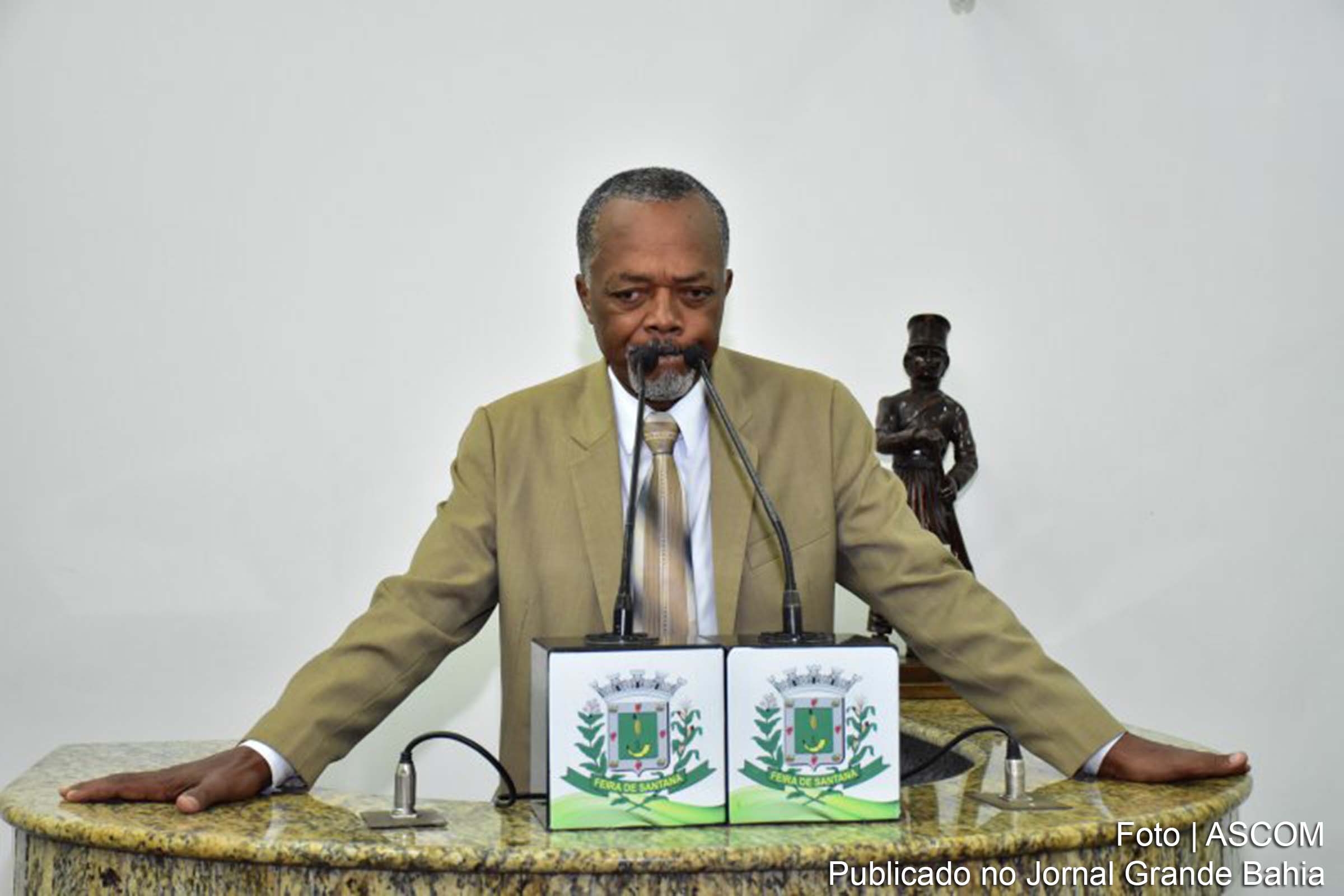 João dos Santos (João Bililiu): o povo não está suportando aquela fedentina e a grande quantidade de abutres. Eu sei do que estou falando, sou morador e também estou sendo obrigado a conviver com esse descaso.