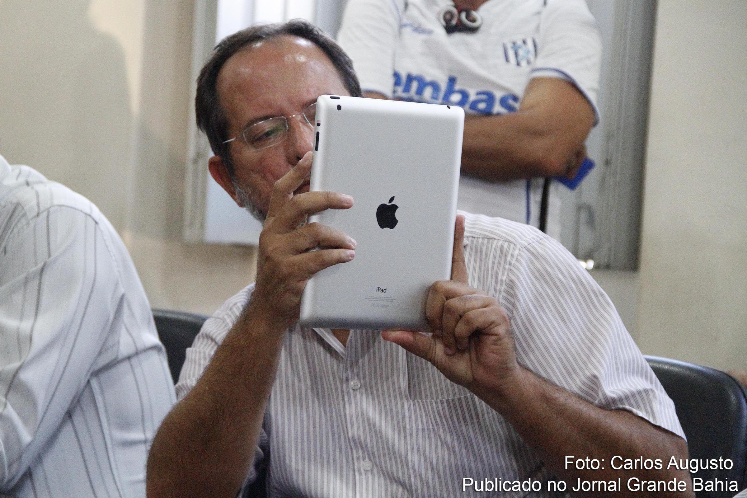 Jornalista Glauco Wanderley lança livro em Feira de Santana.