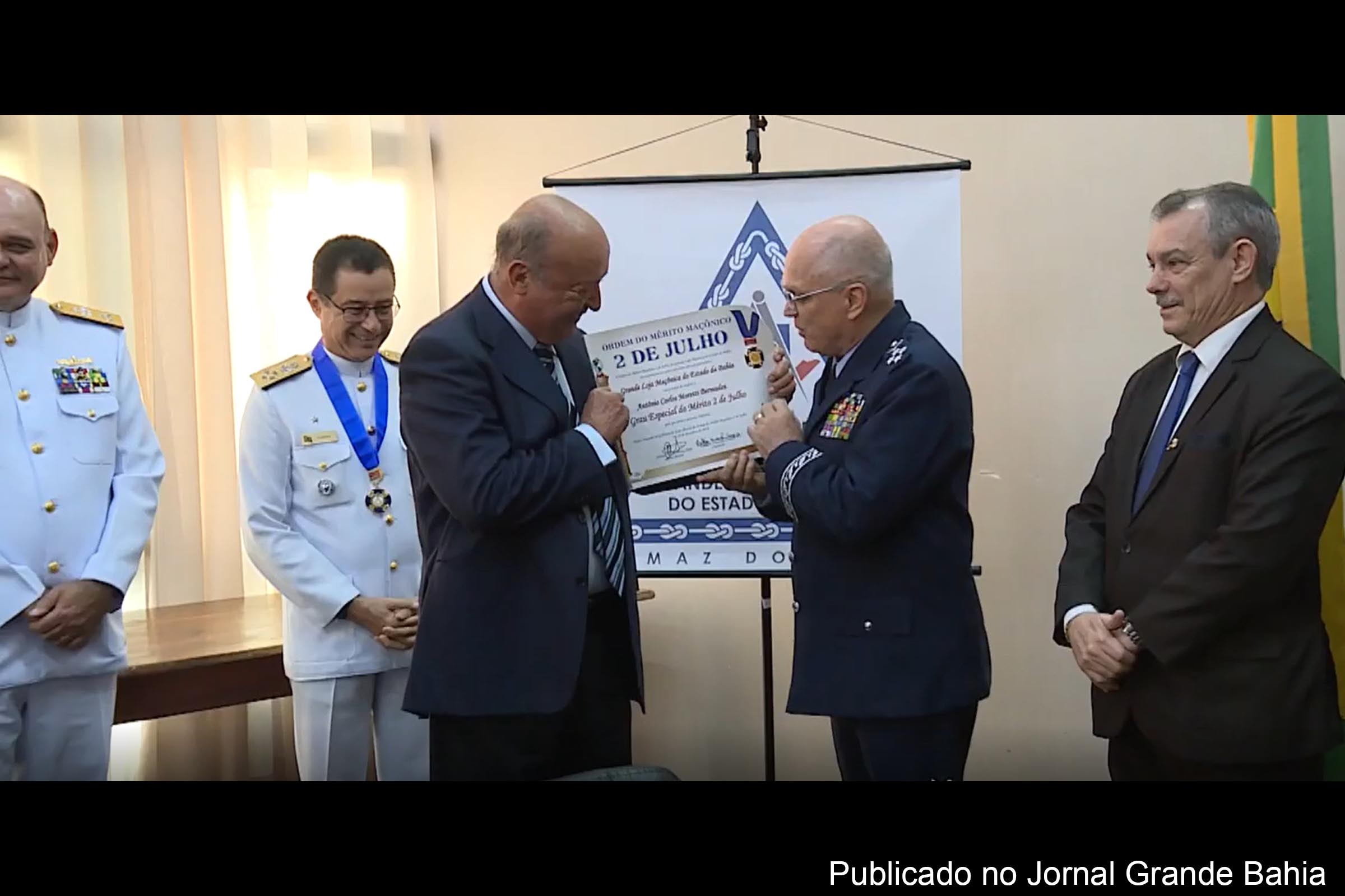 GLEB outorga Comenda ‘Ordem do Mérito Maçônico 2 de Julho’ ao almirante de esquadra Almir Garnier e ao tenente-brigadeiro do Ar Antonio Carlos Moretti Bermudez