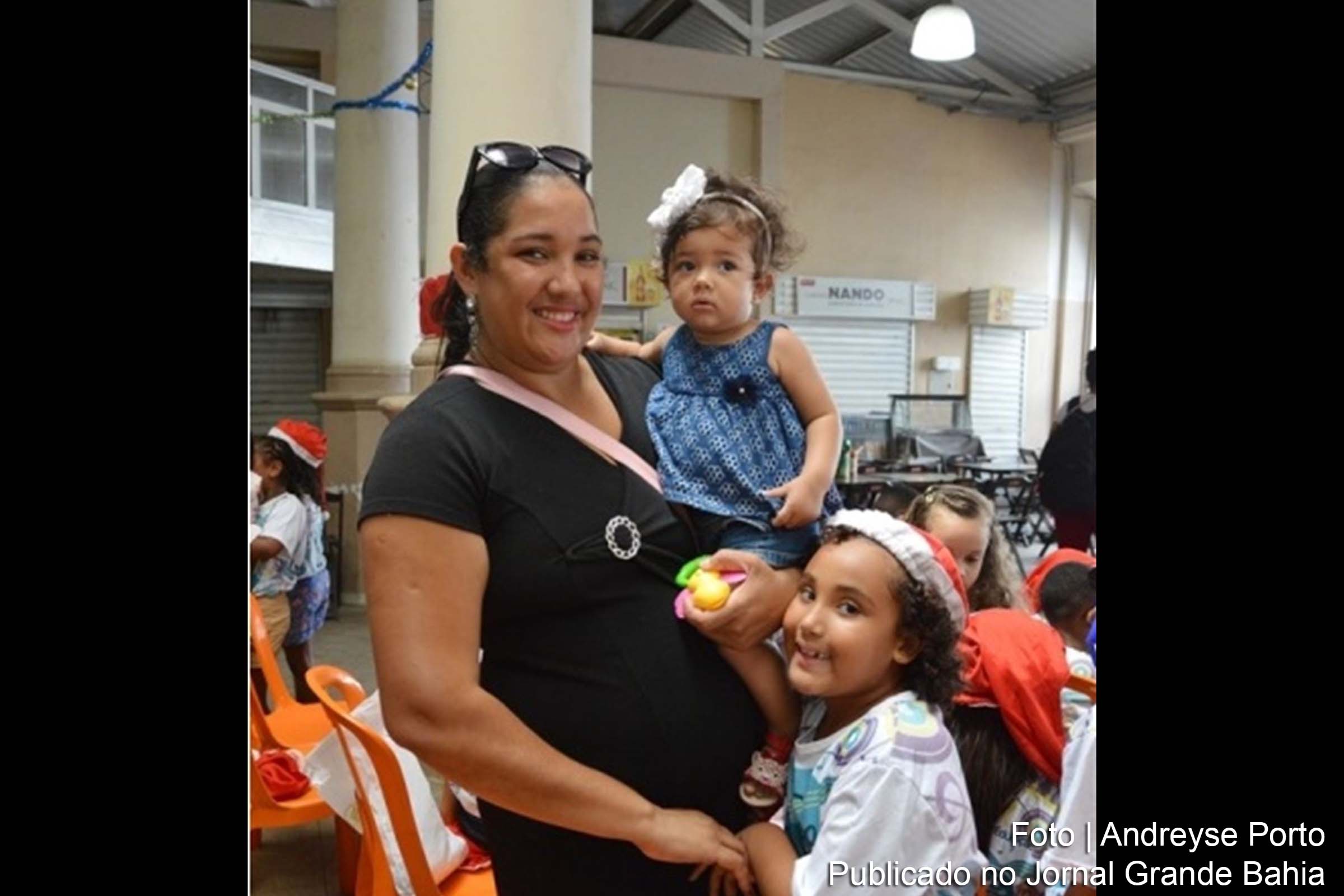 A presença e o envolvimento dos pais na jornada pedagógica de seus filhos são fatores essenciais para que as crianças tenham melhor desempenho na escola. Com esse apoio, eles se sentem mais confortáveis, confiantes e seguros.