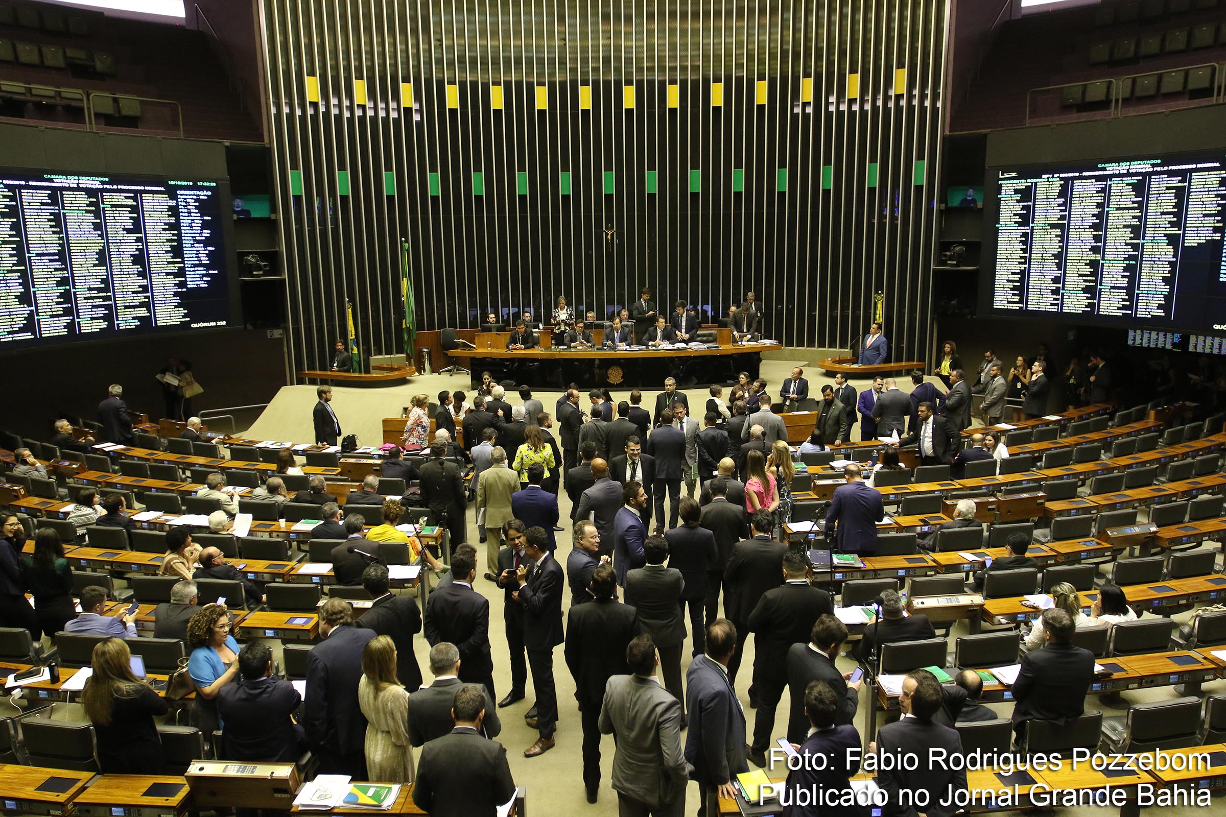 Plenário da Câmara dos Deputados aprova texto que modifica legislação criminal.