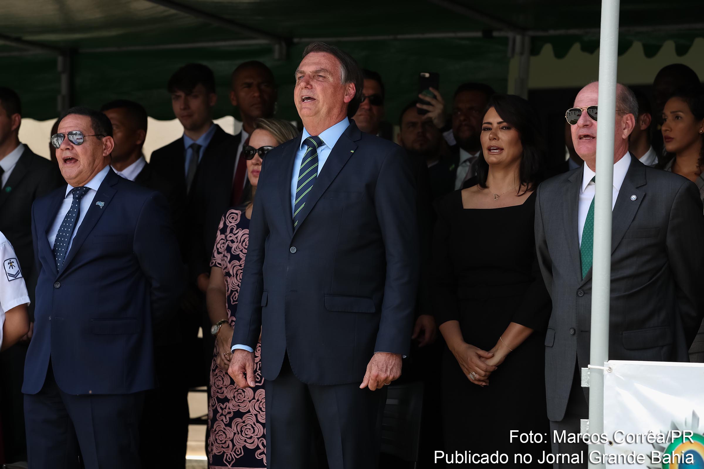 Presidente Jair Bolsonaro cumpre ameaça e exclui Jornal Folha de S.Paulo de licitação da Presidência; Governante age como nazifascista