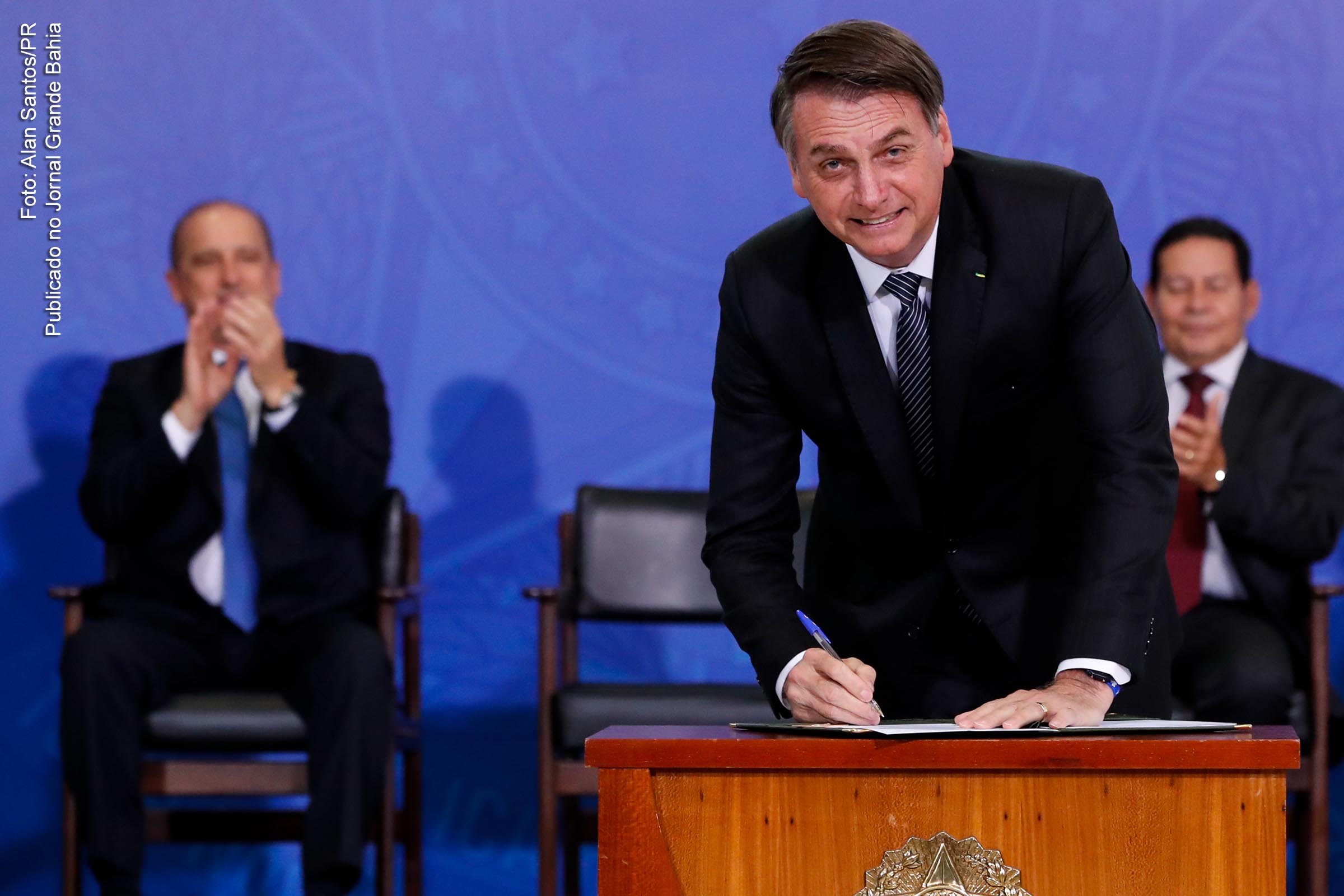 Presidente Jair Bolsonaro sanciona mudança na Lei Kandir.