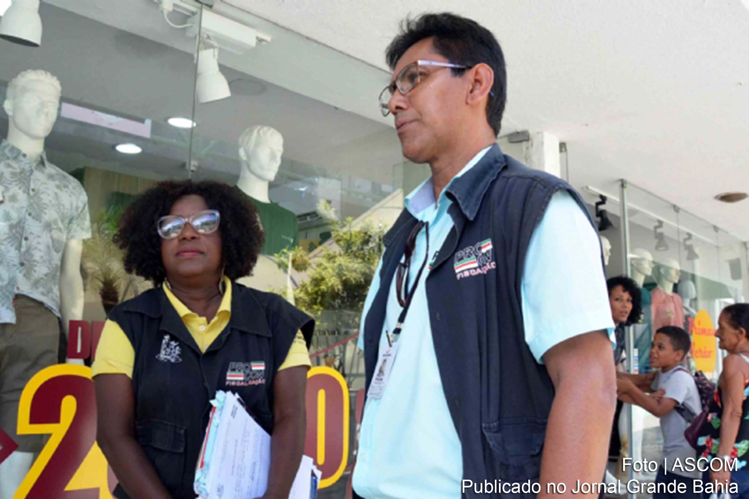 PROCON deu início aos trabalhos de orientação e fiscalização do comércio no período de vendas natalinas. Boa parte do comércio de Feira de Santana foi visitado e os agentes seguem nas ruas.