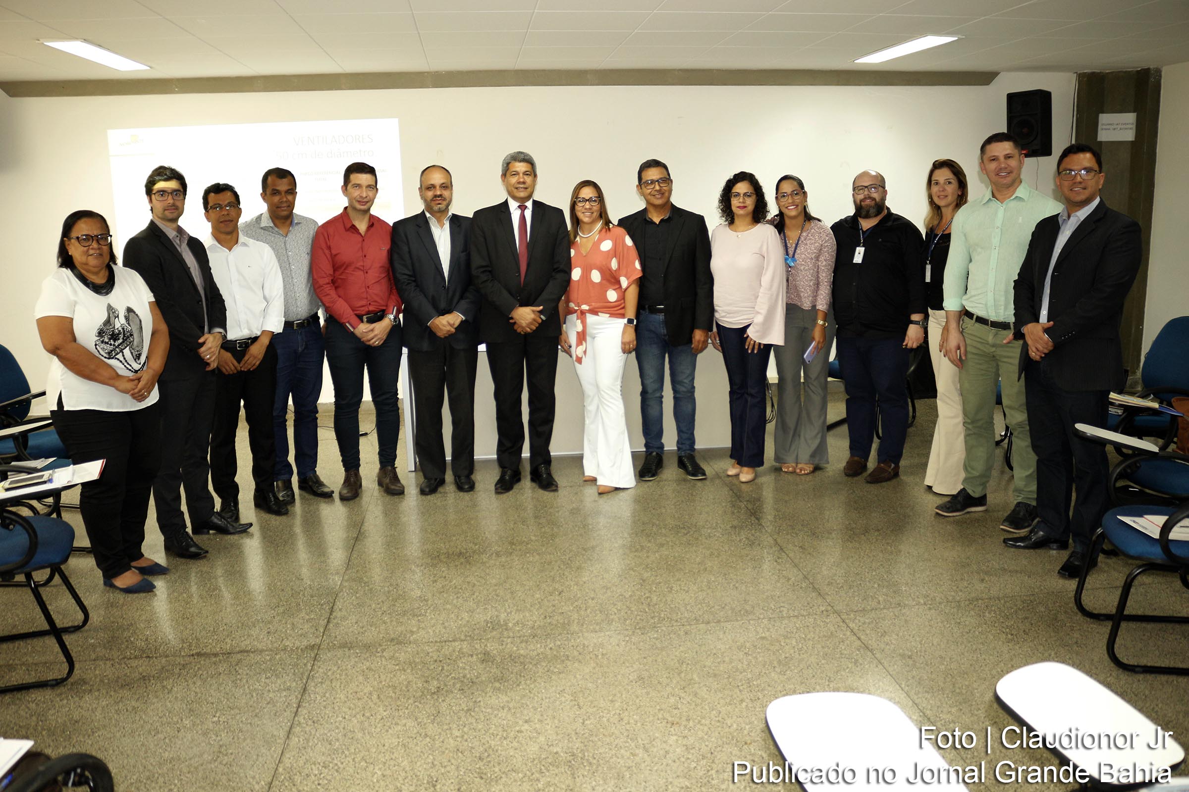 Secretário estadual Jerônimo Rodrigues, ao lado de representantes da educação do Nordeste, debate compras conjuntas.