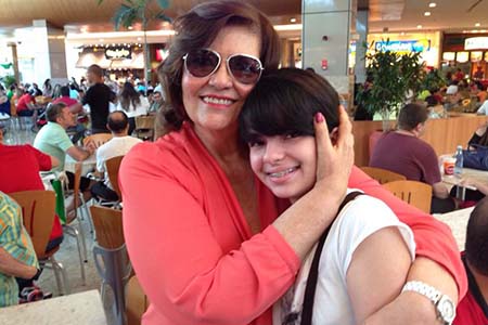 Ada Mascarenhas Bahia, uma figura de expressão de nossa sociedade. Um exemplo de vida. No flash, com a neta Maria Antônia.