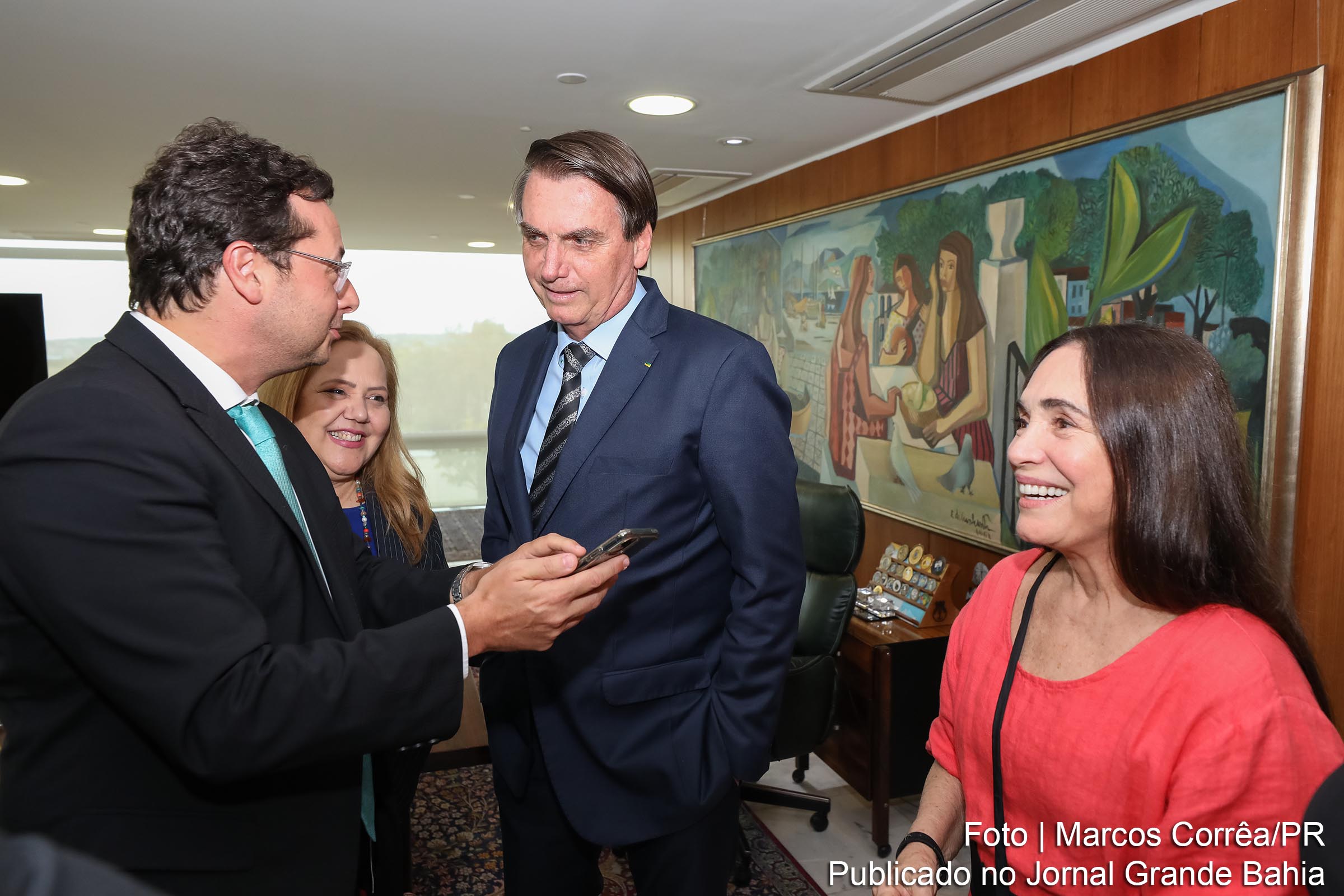 Chefe da SECOM Fábio Wajngarten, Jair Bolsonaro, presidente da República e a atriz Regina Duarte.