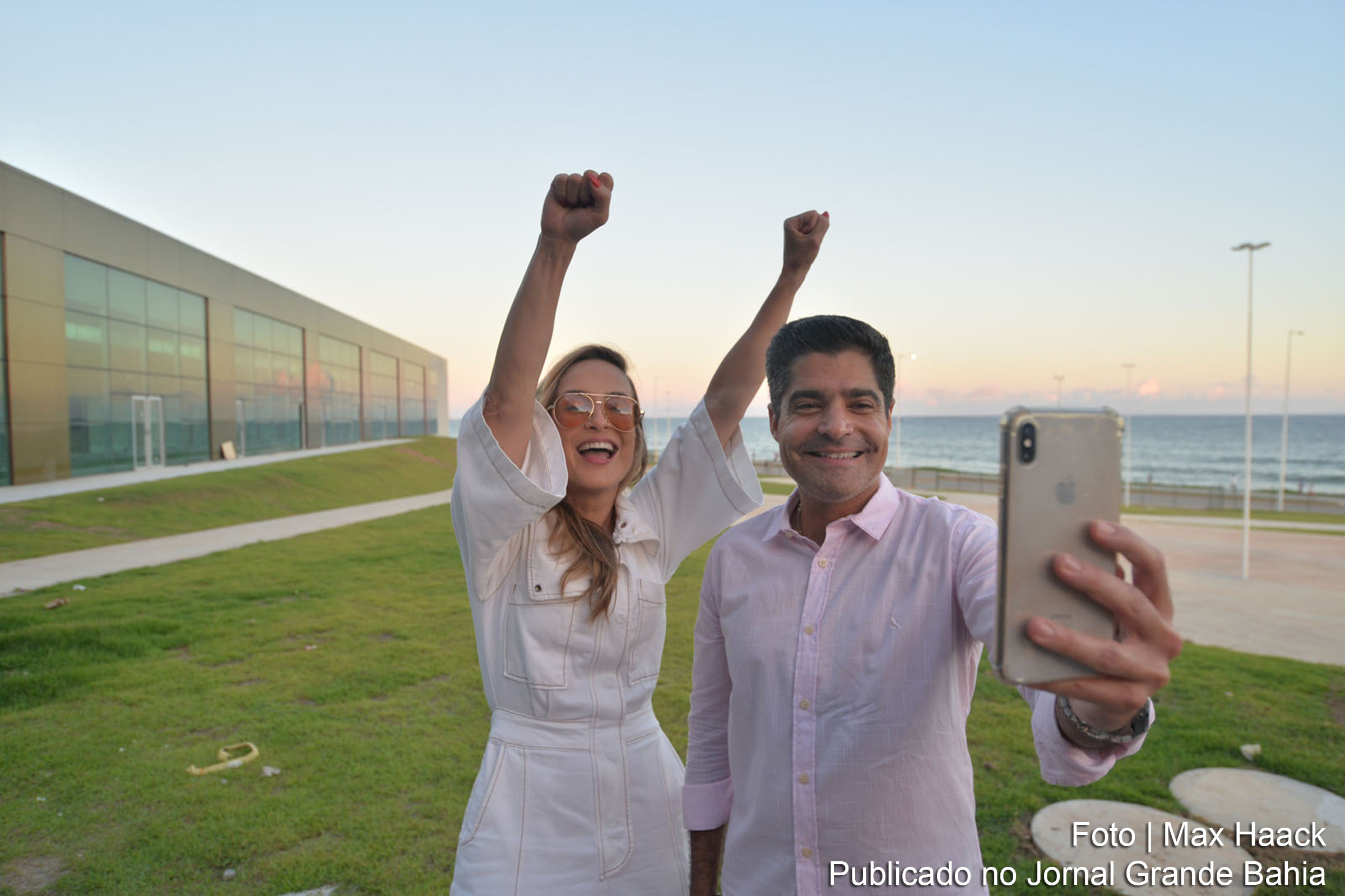 Claudia Leite e ACM Neto durante vistoria ao equipamento, localizado na orla da Boca do Rio.