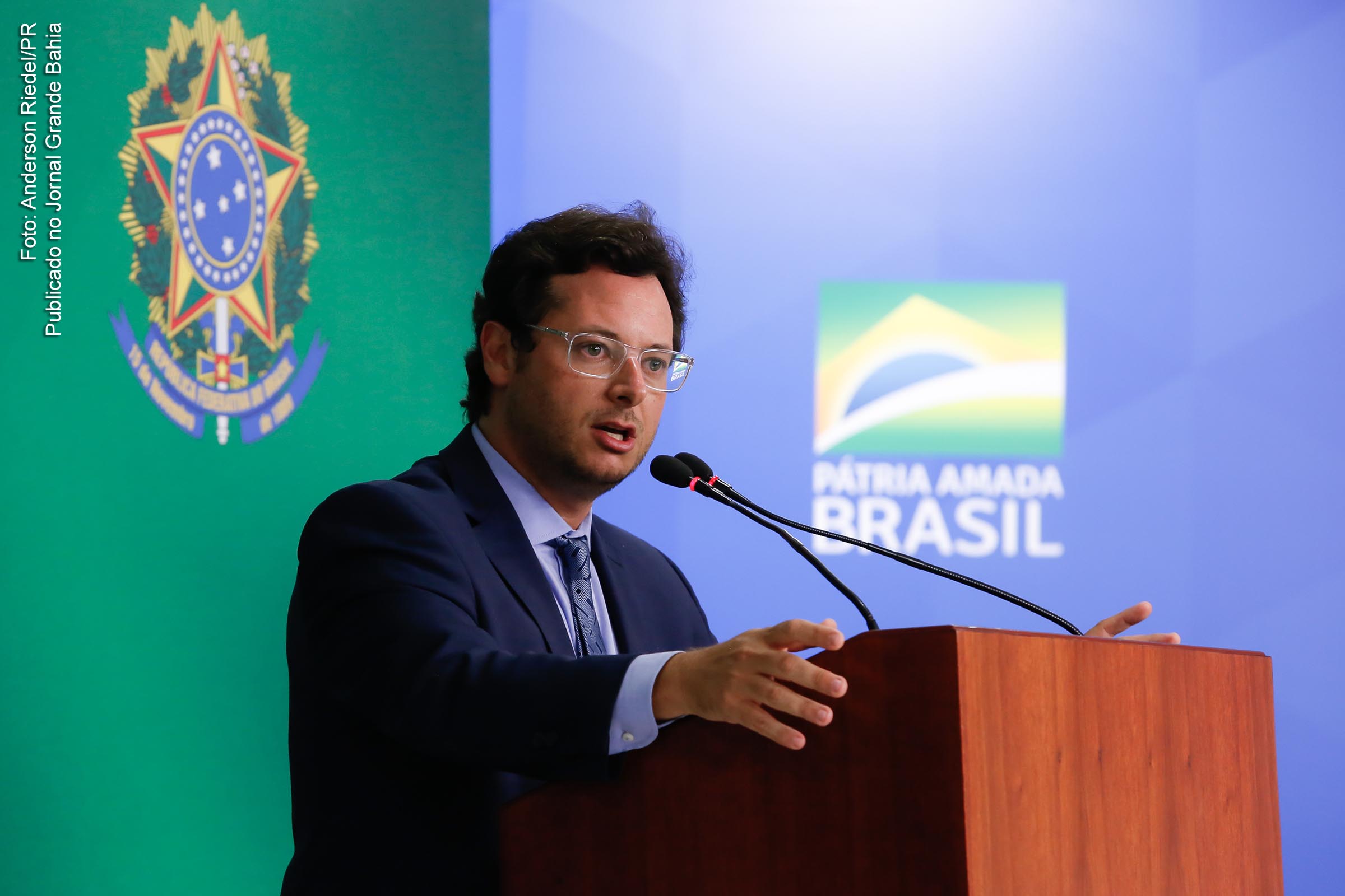 Chefe da SECOM Fabio Wajngarten recebe dinheiro de esquema de TVs e agências contratadas pelo Governo Bolsonaro; Políticos reagem às denúncias do Jornal Folha de S.Paulo e apontam corrupção e improbidade administrativa