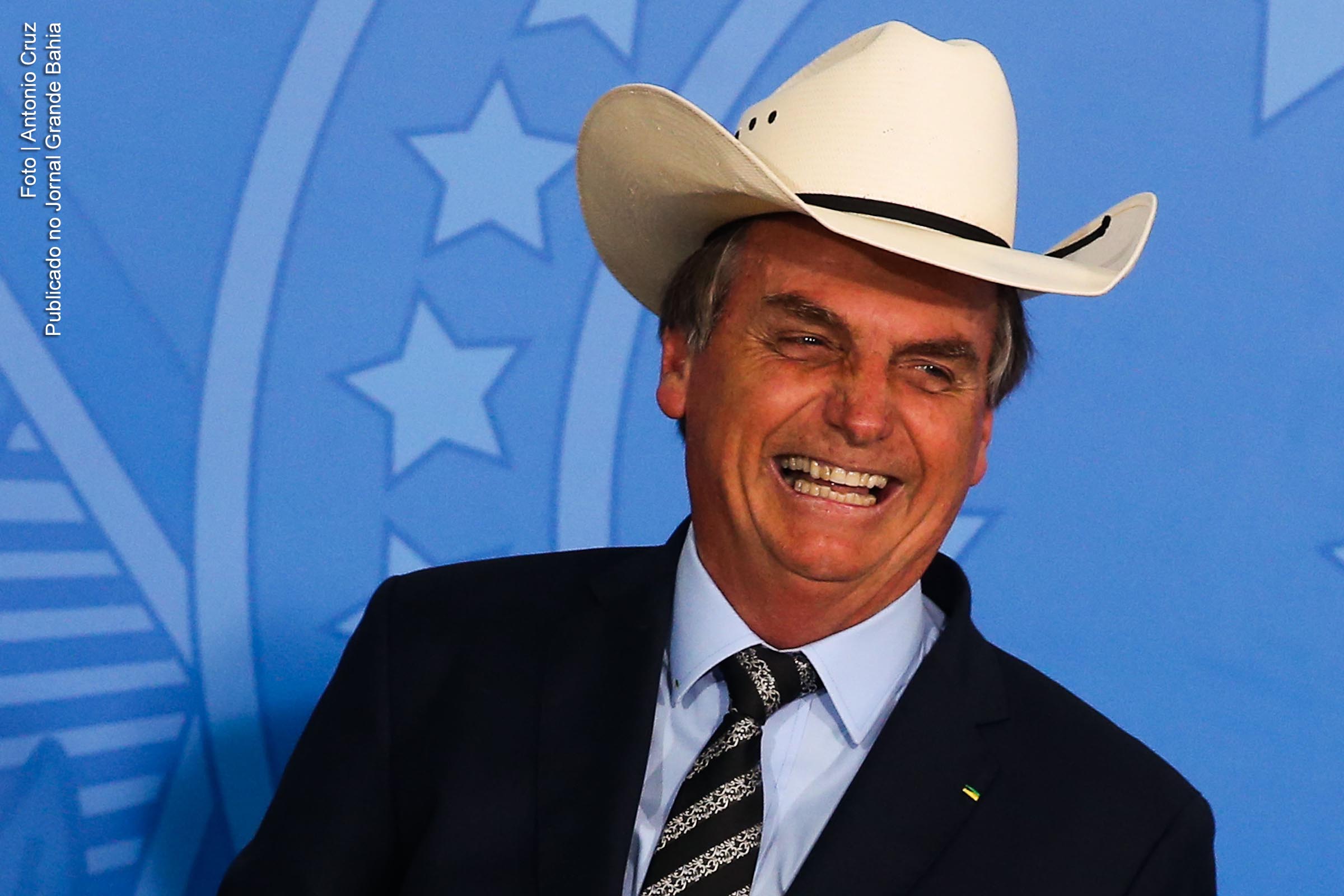 Jair Bolsonaro, extremista de direita e presidente da República, é inepto da gestão pública do país.