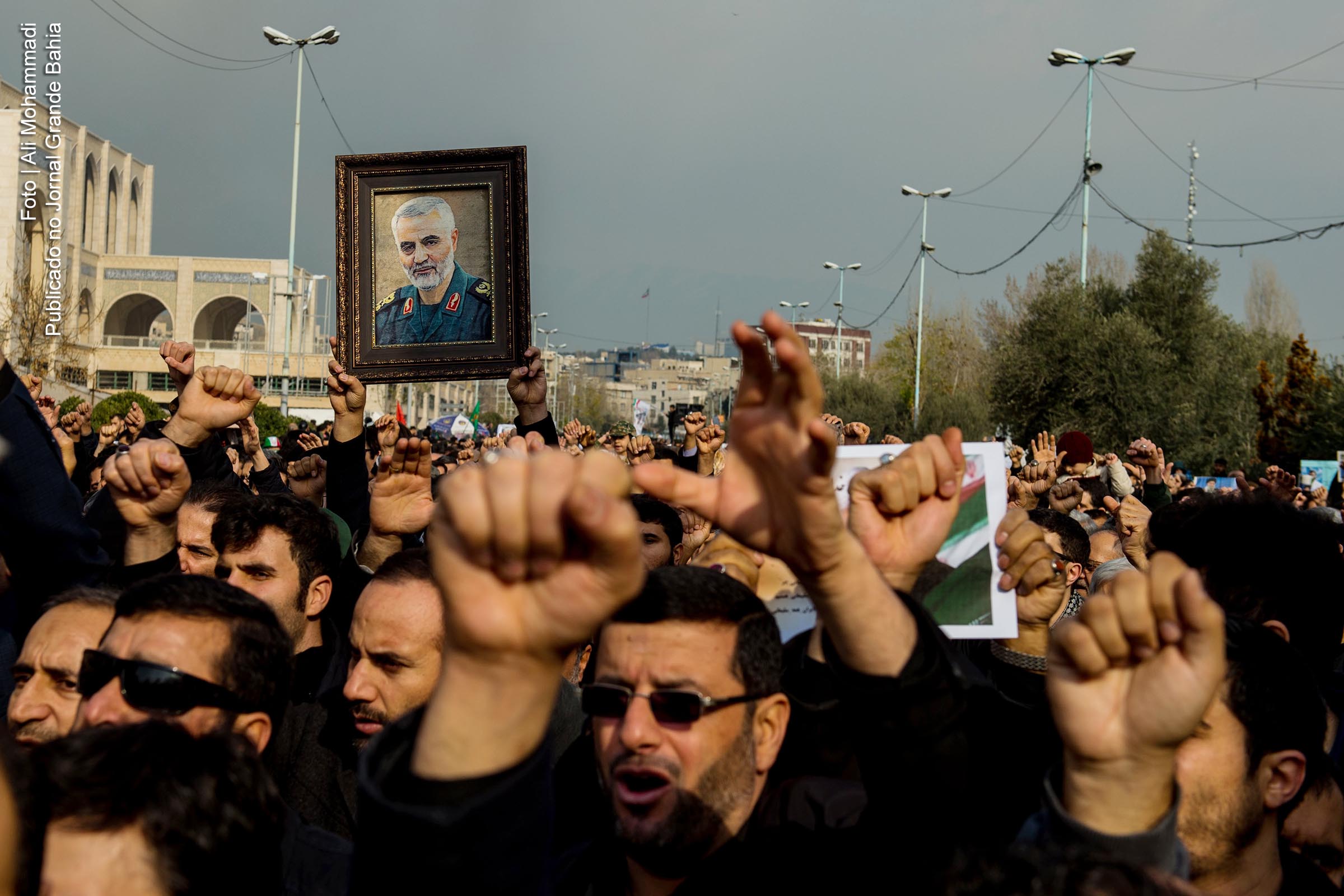 Milhares protestam em Teerãn contra Governo dos EUA, pelo assassinato de Qasem Soleimani.