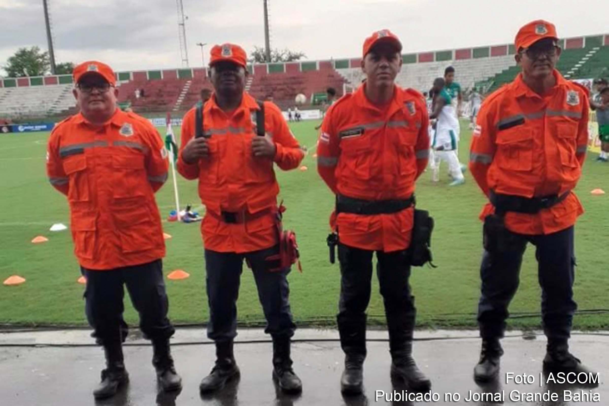 Brigada de Emergência da Guarda Municipal de Feira de Santana apresentou seu novo uniforme para a população feirense durante a partida entre Fluminense de Feira e Vitória no estádio Joia da Princesa.