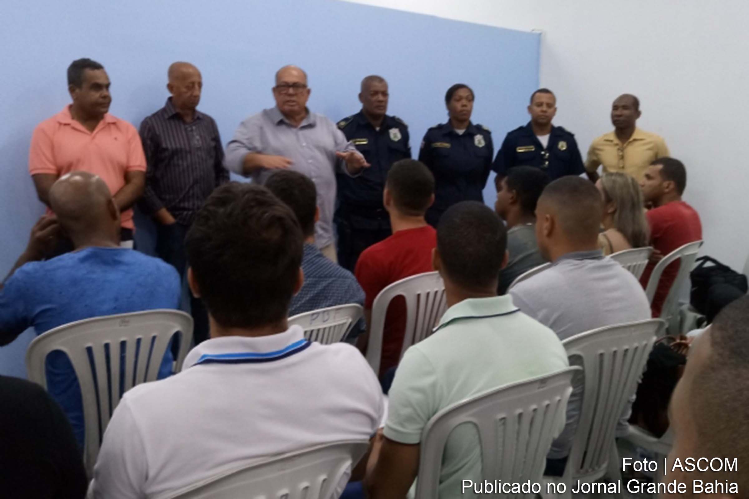 Novos convocados e nomeados para assumirem o cargo de Guarda Municipal em Feira de Santana foram recepcionados pelo secretário Moacir Lima e pelo comandante da corporação, Antonio Élio dos Santos.