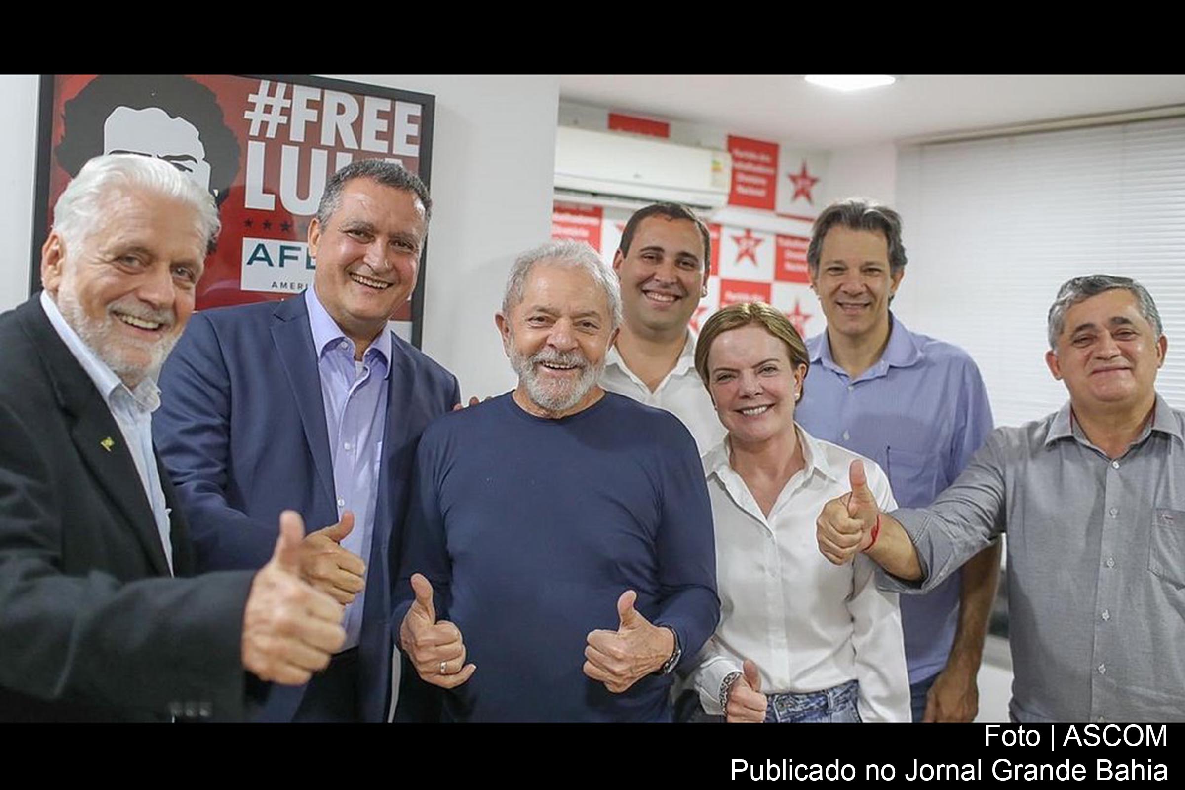O governador Rui Costa e o senador Jaques Wagner apresentaram a major Denice Santiago como pré-candidata do PT à Prefeitura de Salvador. A escolha, baseada em pesquisas qualitativas, visa renovar a imagem do partido, mas levanta questionamentos sobre a falta de experiência político-partidária da candidata e os riscos de uma gestão sem a devida preparação política.
