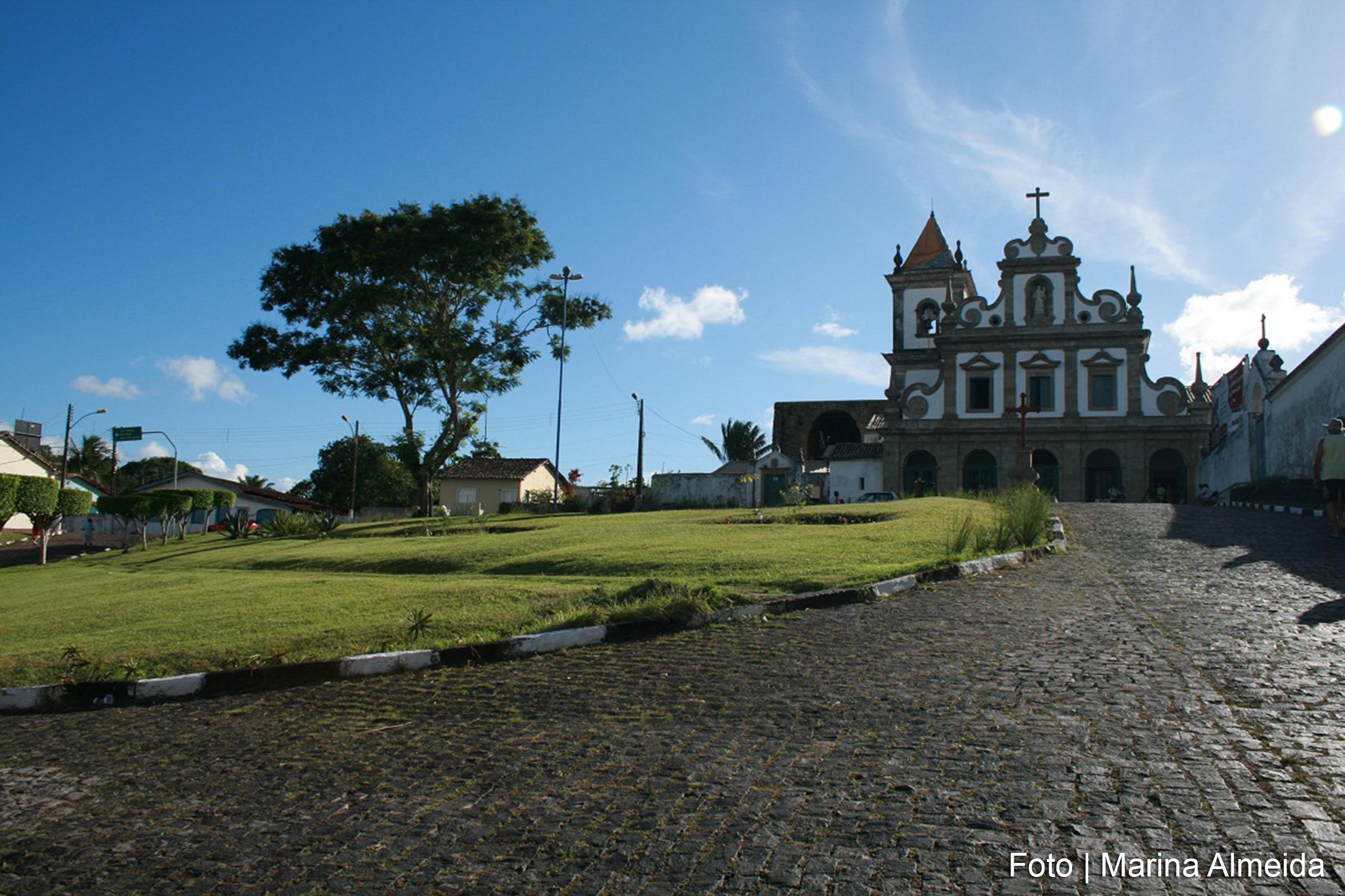 Vista da Praça, do Mosteiro e do Convento de Santo Antônio de Cairu.