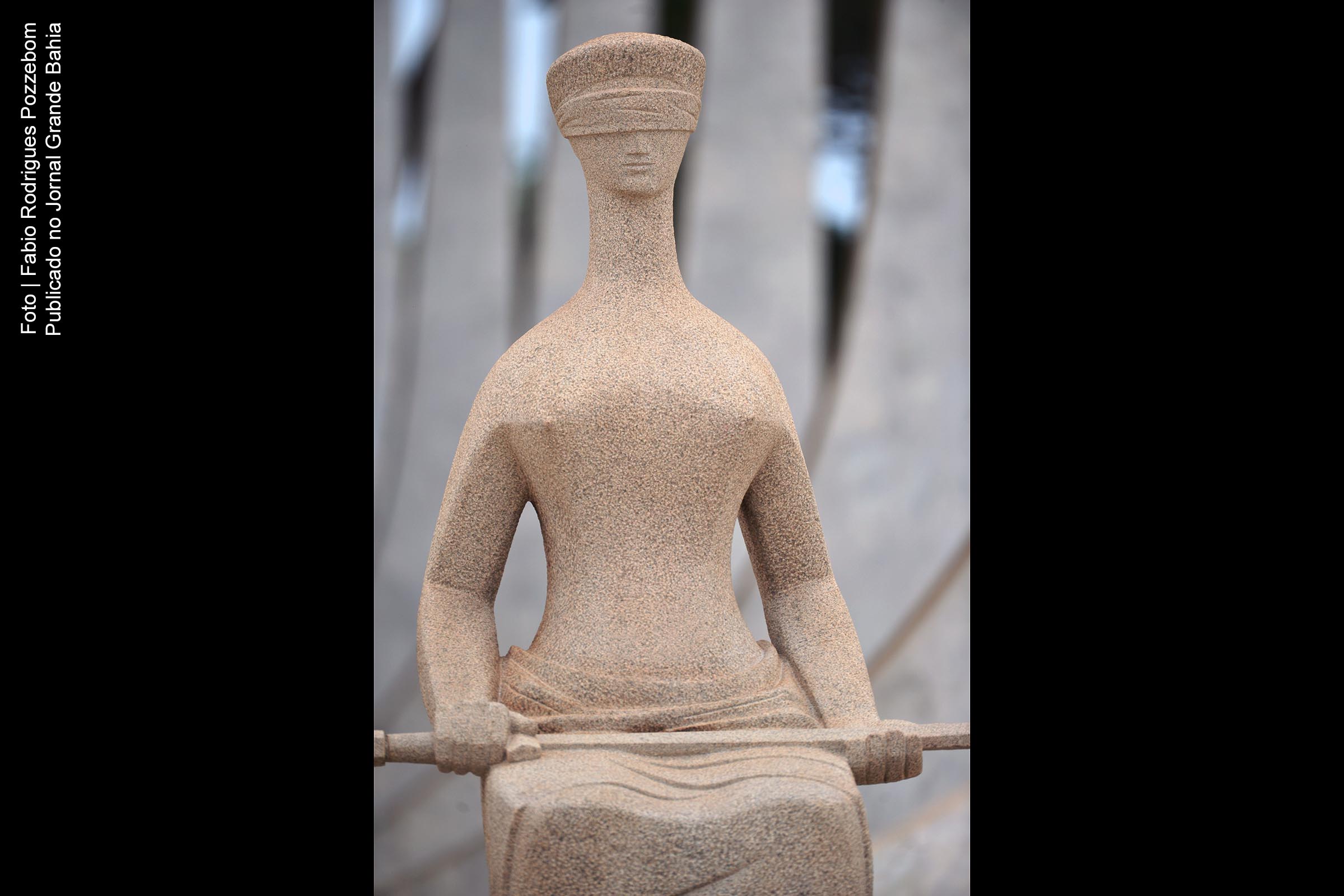 A Justiça é uma escultura localizada em frente ao prédio do Supremo Tribunal Federal, em Brasília.